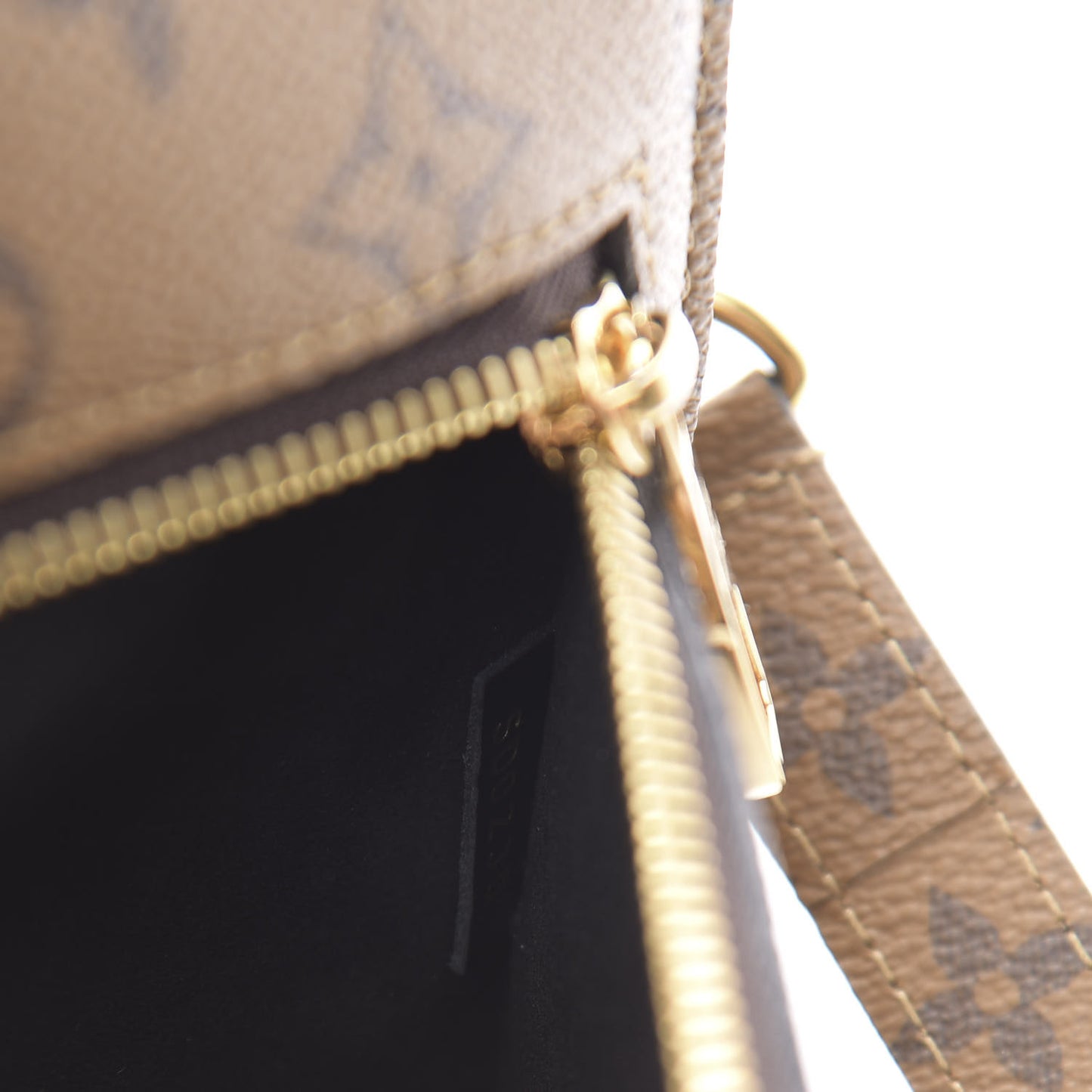 Reverse Monogram Pochette Metis