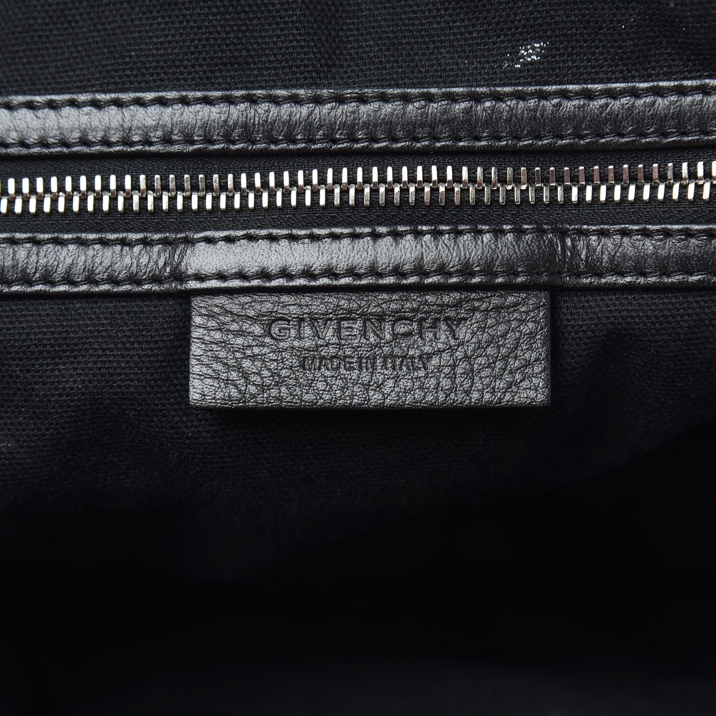 Waxy Grained Calfskin Medium Nightingale Black
