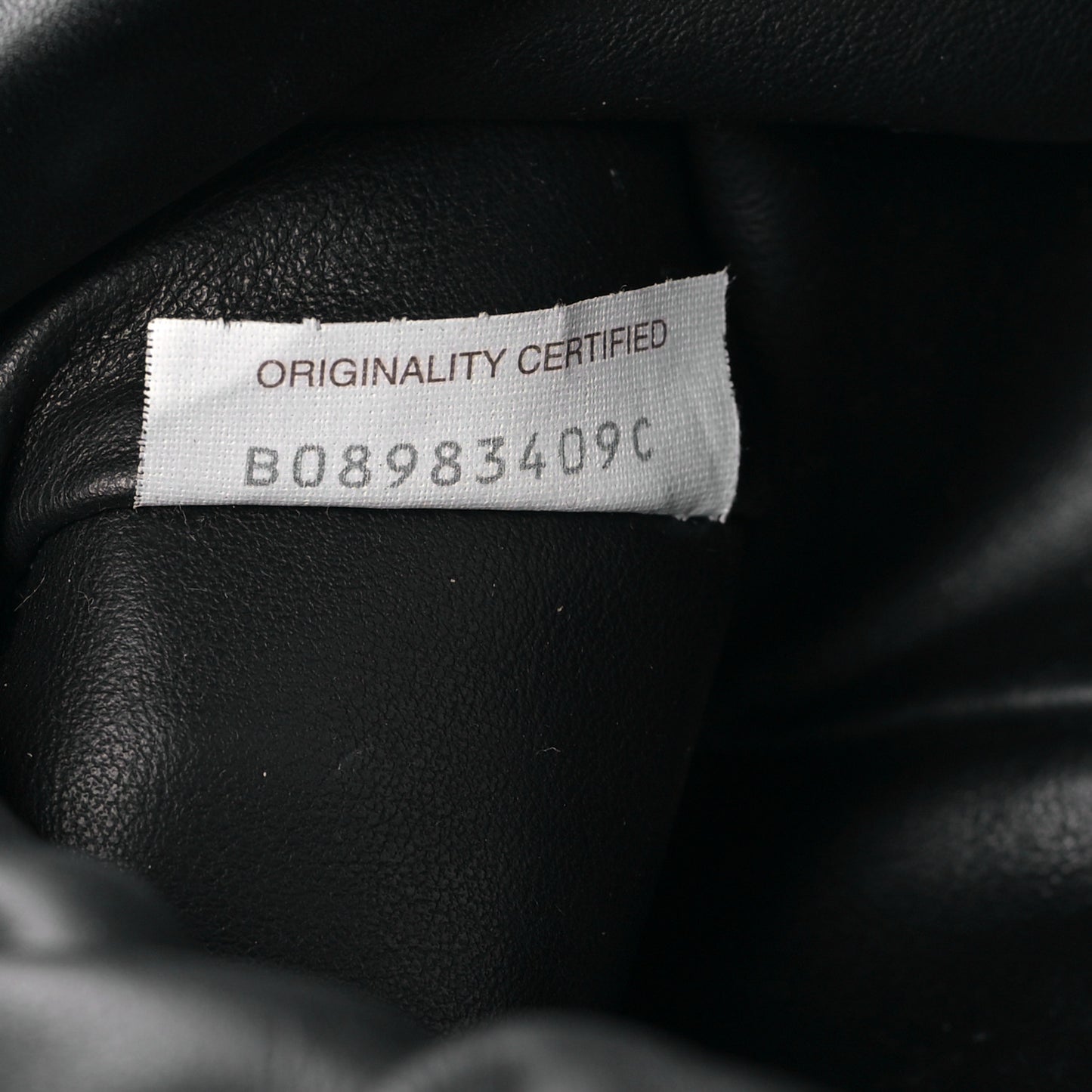 Calfskin The Pouch Chain Black