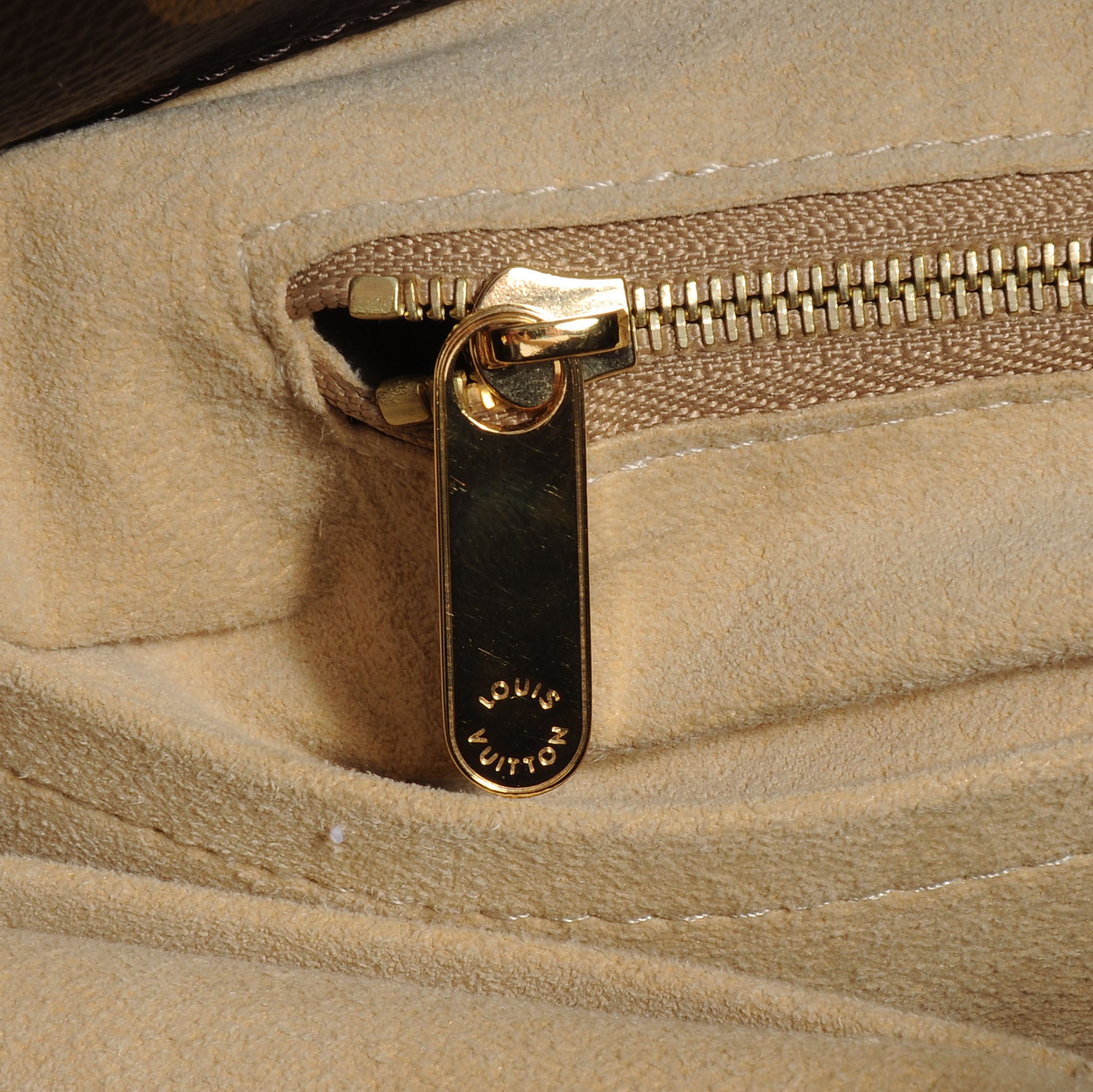 Louis Vuitton Monogram Artsy MM 10 of 10
