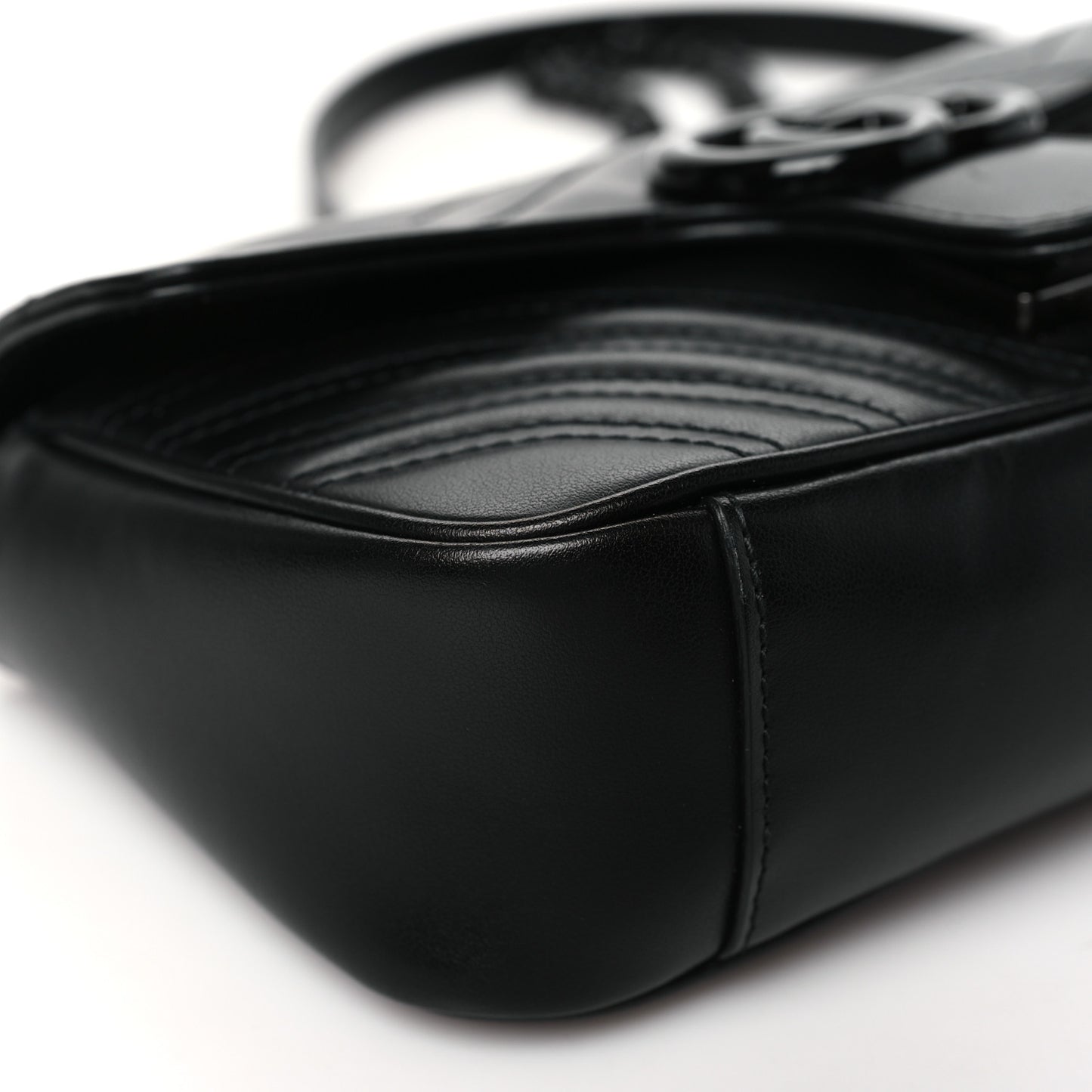 Calfskin Matelasse Monochrome Mini GG Marmont Shoulder Bag Black