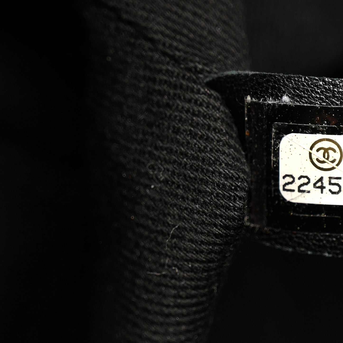 Caviar Quilted Medium CC Bucket Bag Black