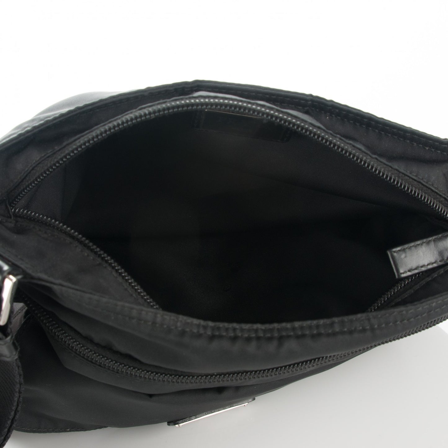 Nylon Vela Messenger Black