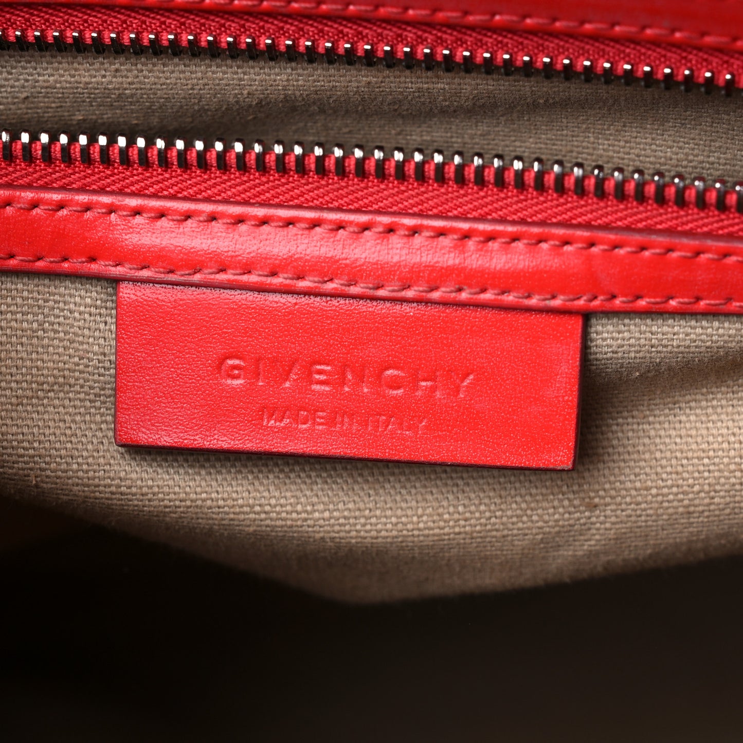 Shiny Lord Calfskin Medium Antigona Medium Red