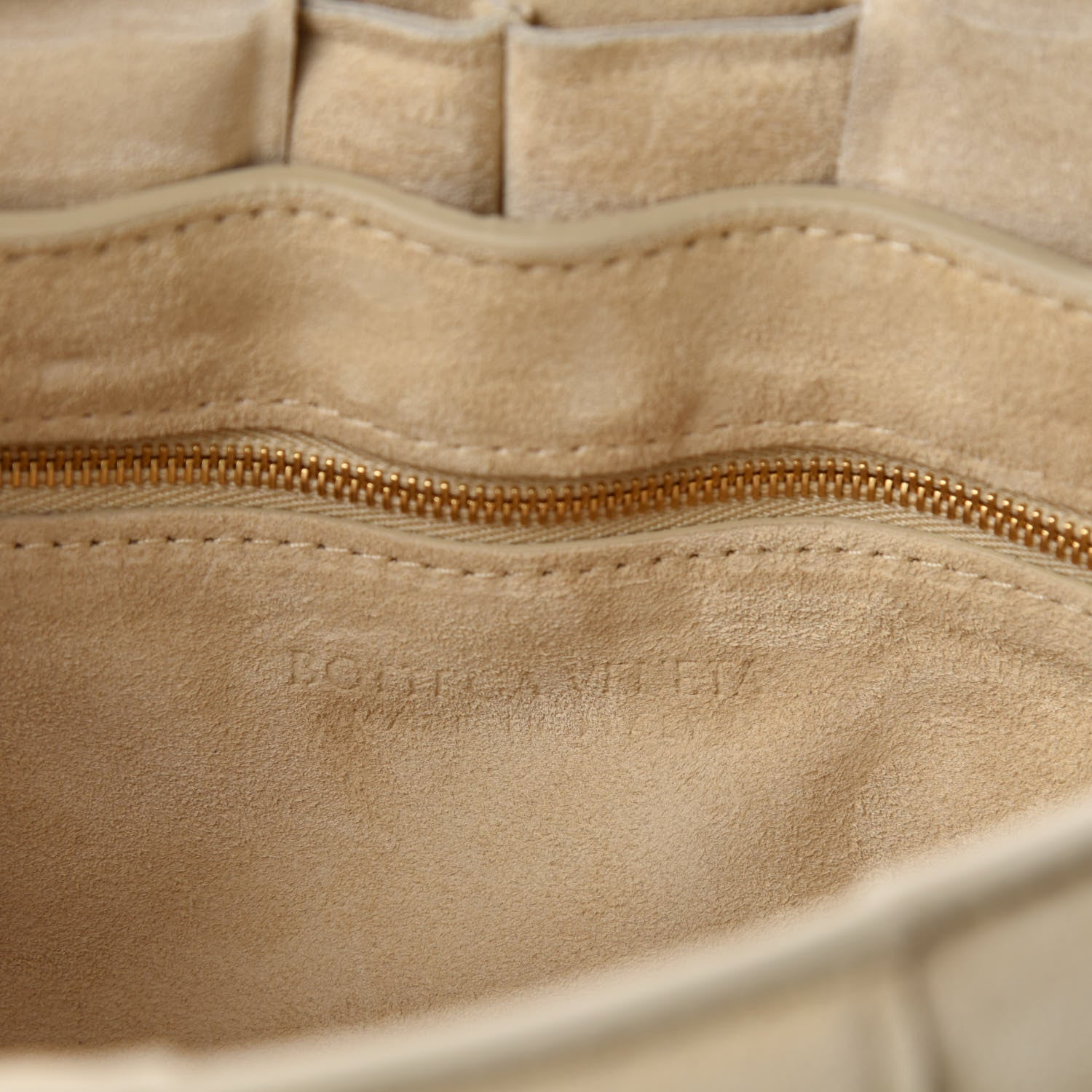 Bottega Veneta Suede Calfskin Maxi Intrecciato Padded Cassette Crossbody Bag Sand 8 of 9