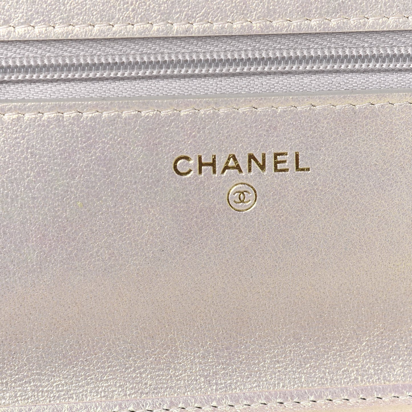Iridescent Lambskin Quilted Wallet On Chain WOC Ivory