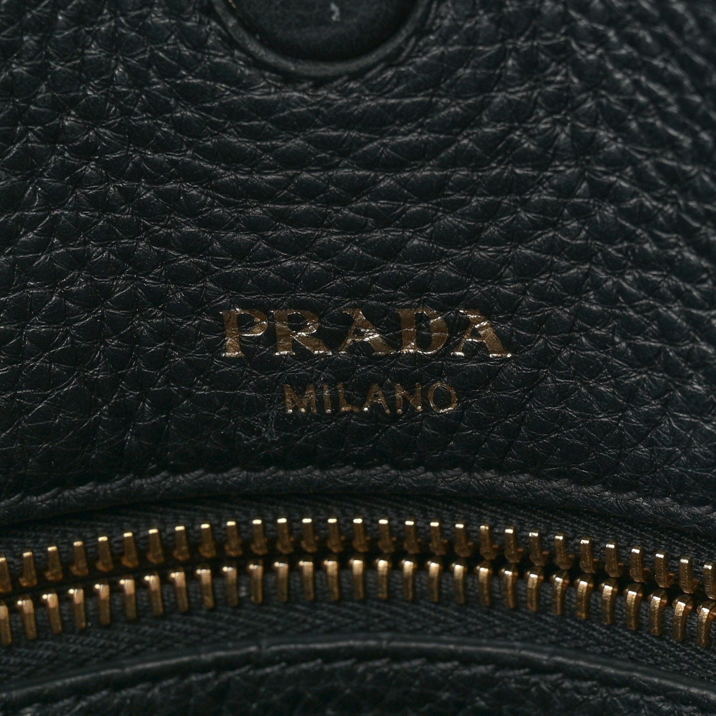 Vitello Daino Pocket Shopping Tote Black