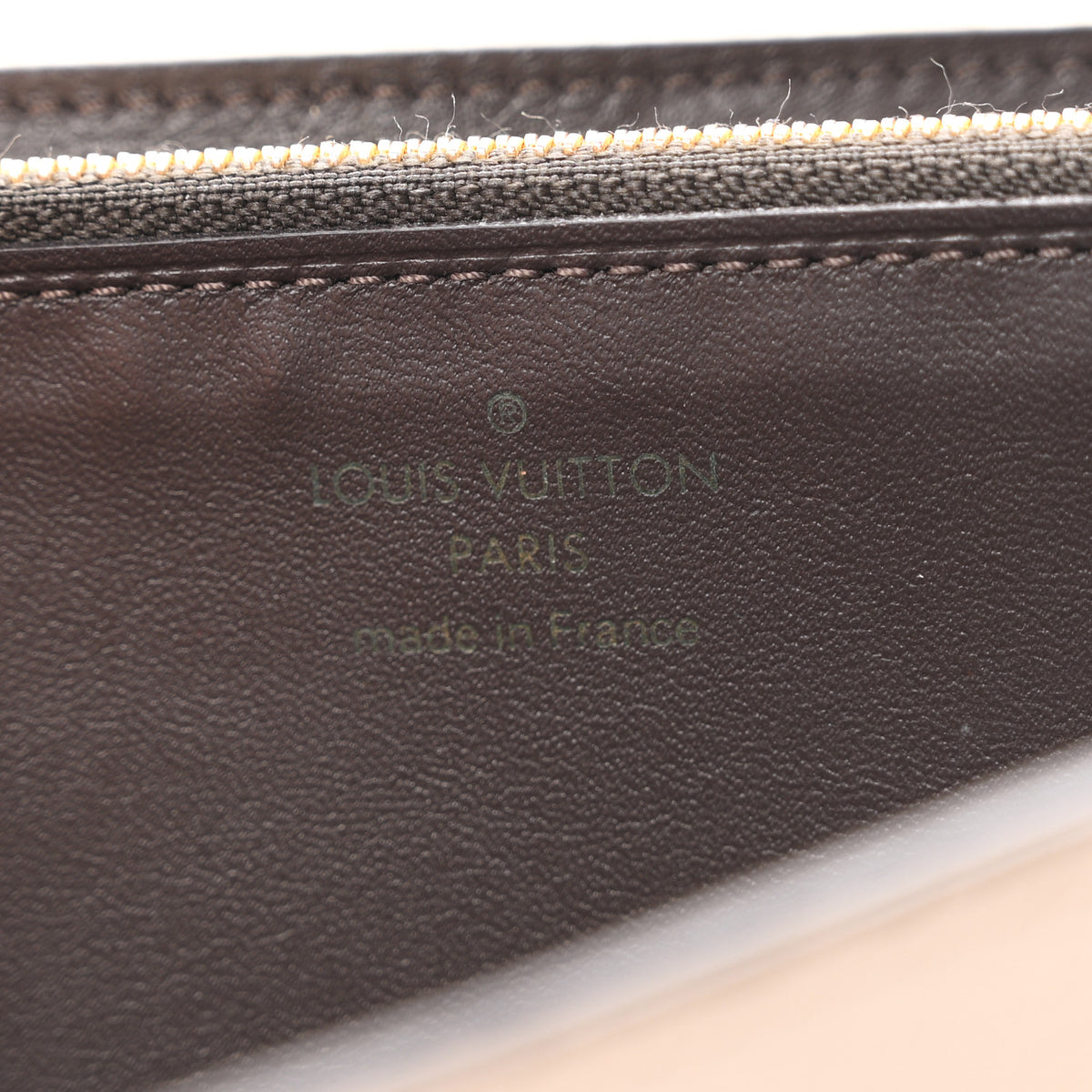 Taurillon Capucines Wallet Galet