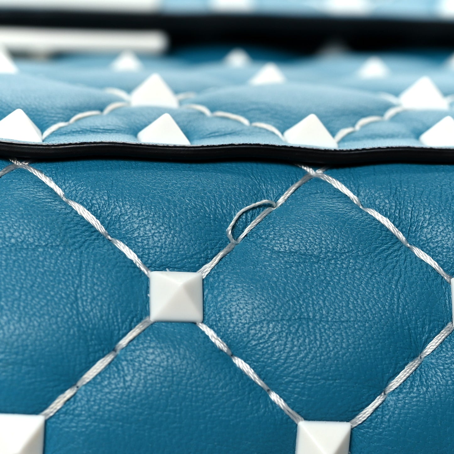 Lambskin Medium Free Rockstud Spike Shoulder Bag Cerulean