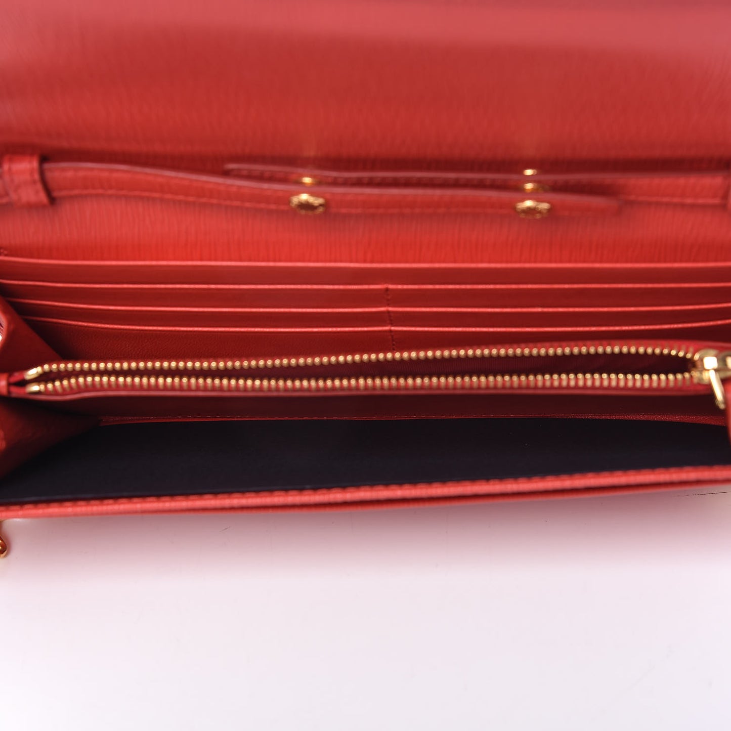 Vitello Move Metal Oro Chain Wallet Lacca