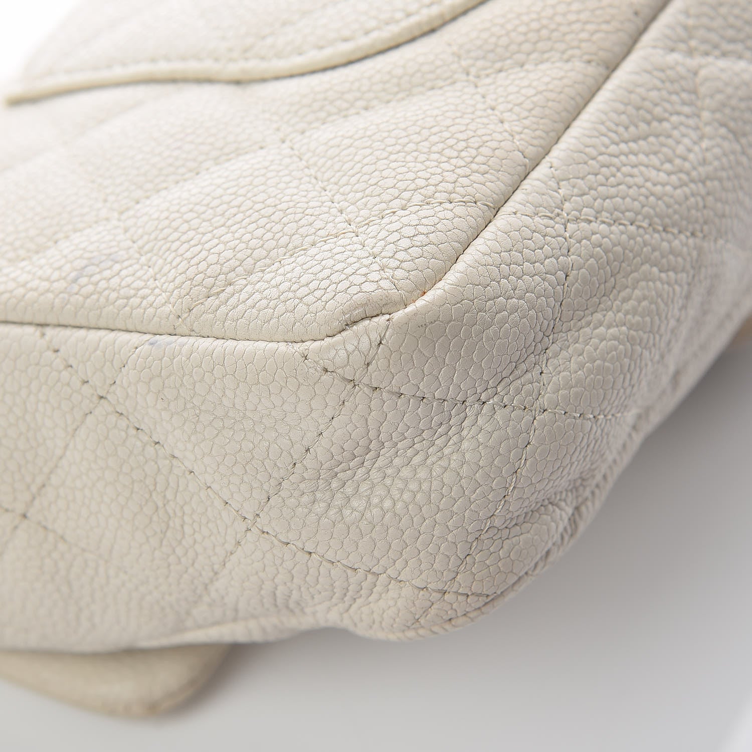 Chanel Caviar Quilted 2.55 Reissue East West Flap White 18 of 23