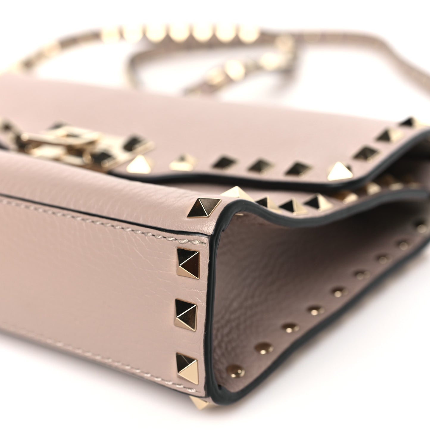 Pebbled Calfskin Medium Rockstud Flip Lock Crossbody Bag Poudre