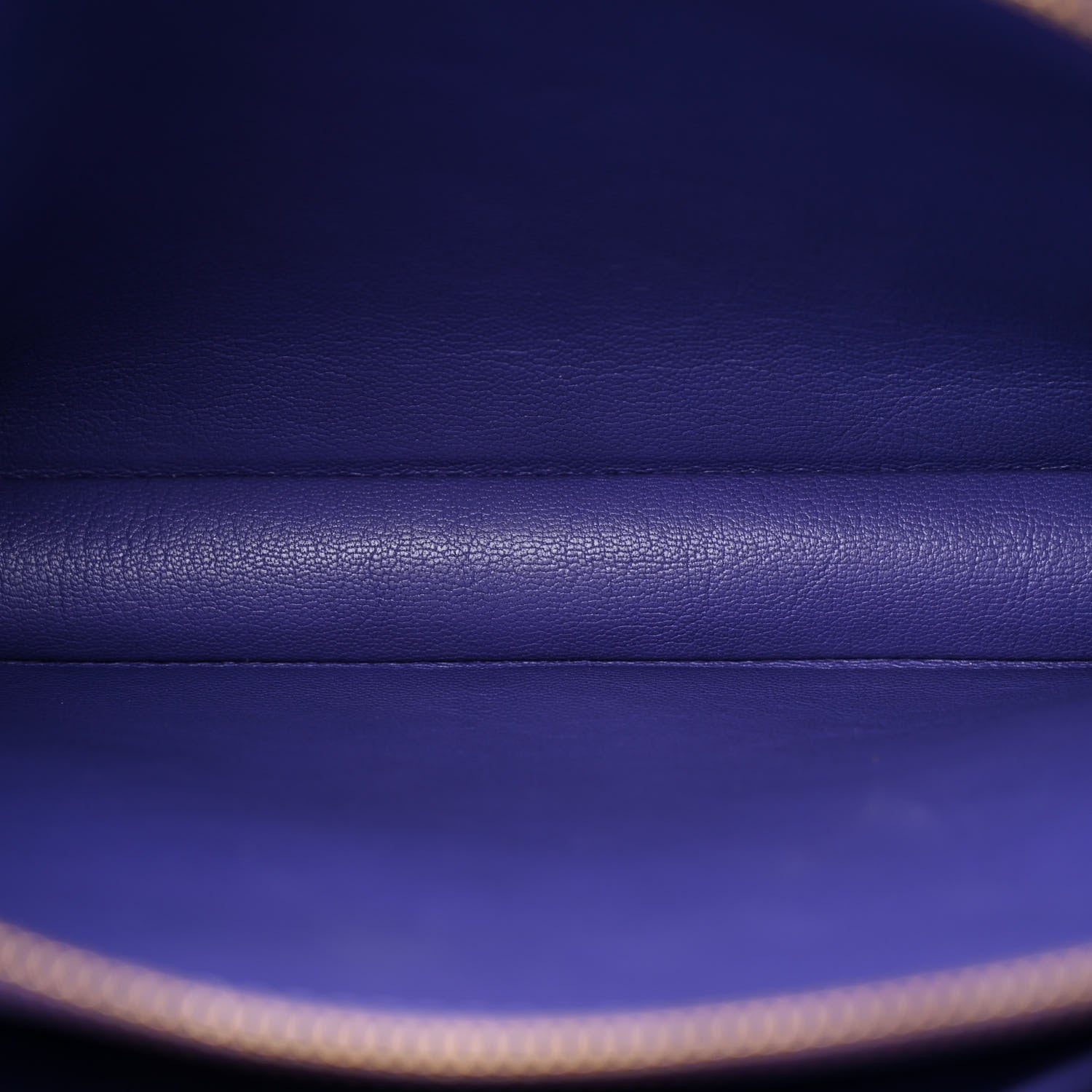 Louis Vuitton Ostrich Montaigne MM Amethyste 5 of 13