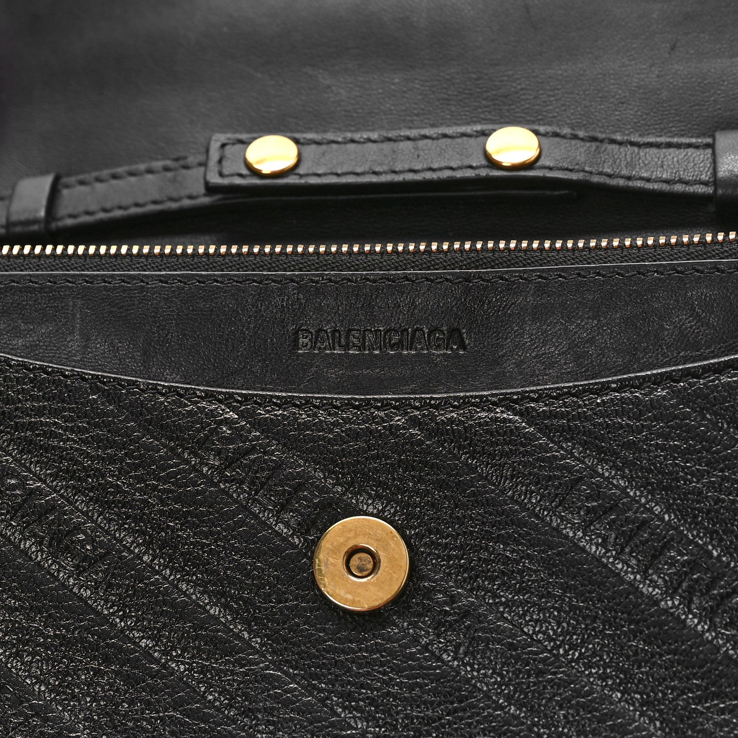 Shiny Goatskin Logo Embossed BB Wallet On Chain Black