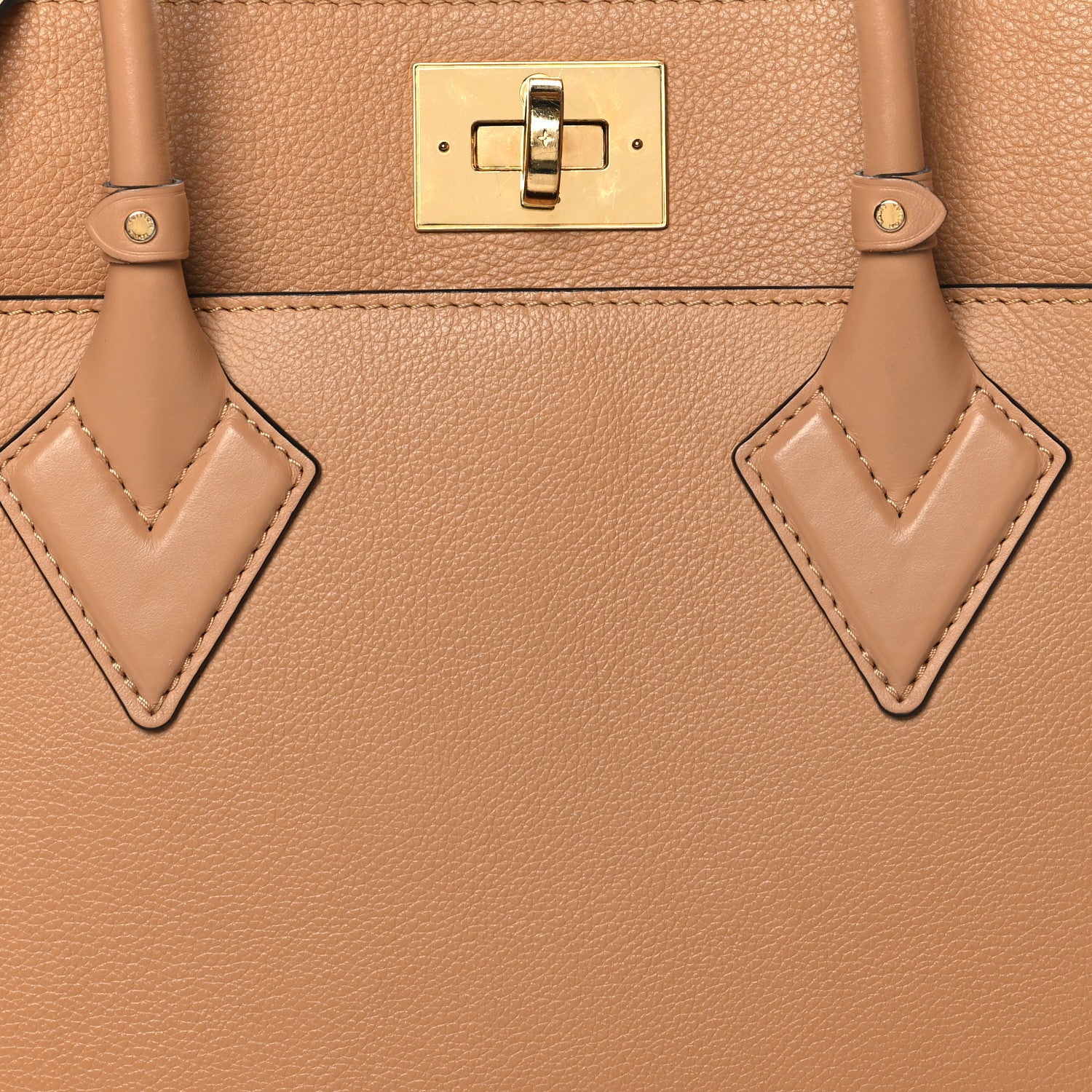 Louis Vuitton Mahina On My Side GM Arizona Beige 7 of 10