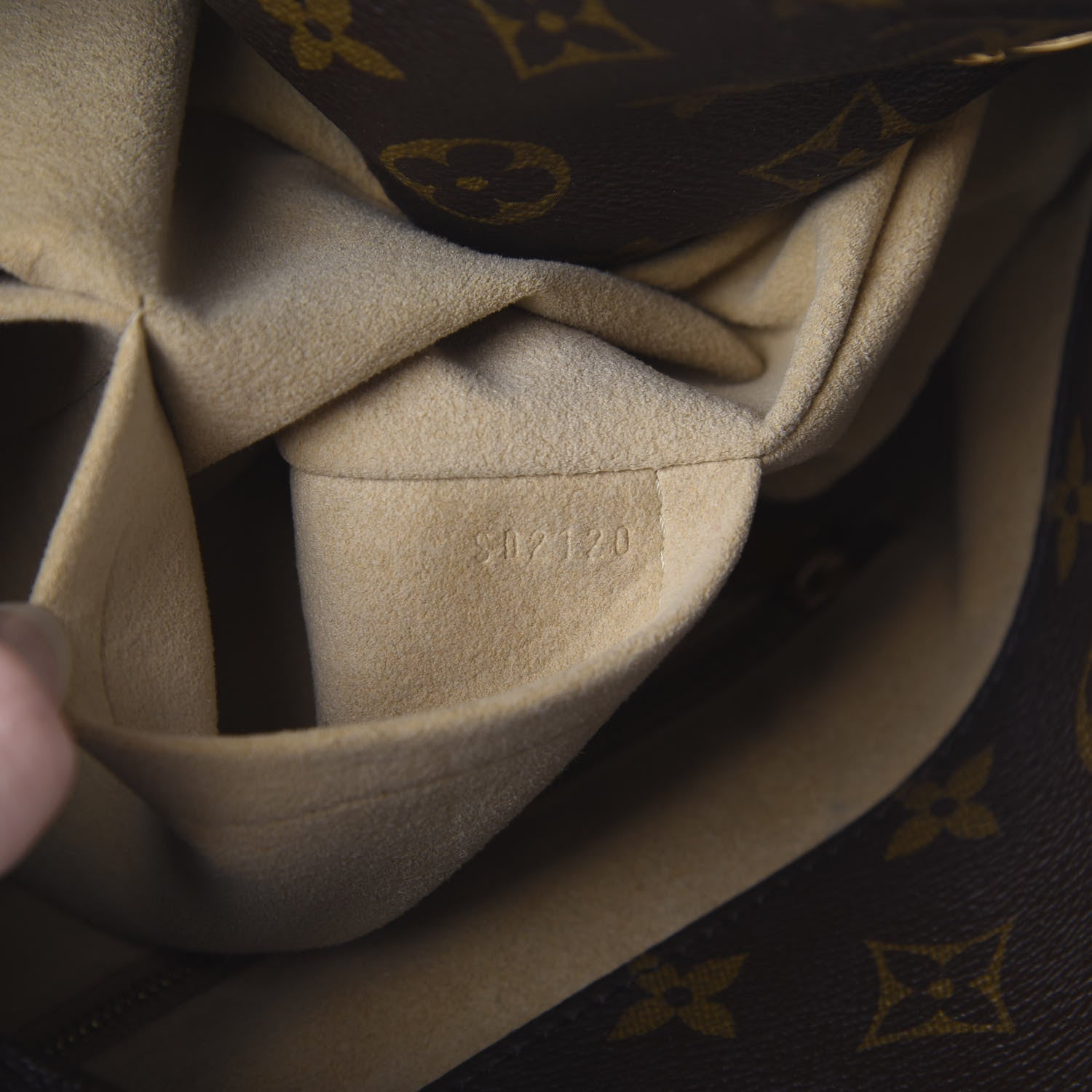 Louis Vuitton Monogram Artsy MM 6 of 16
