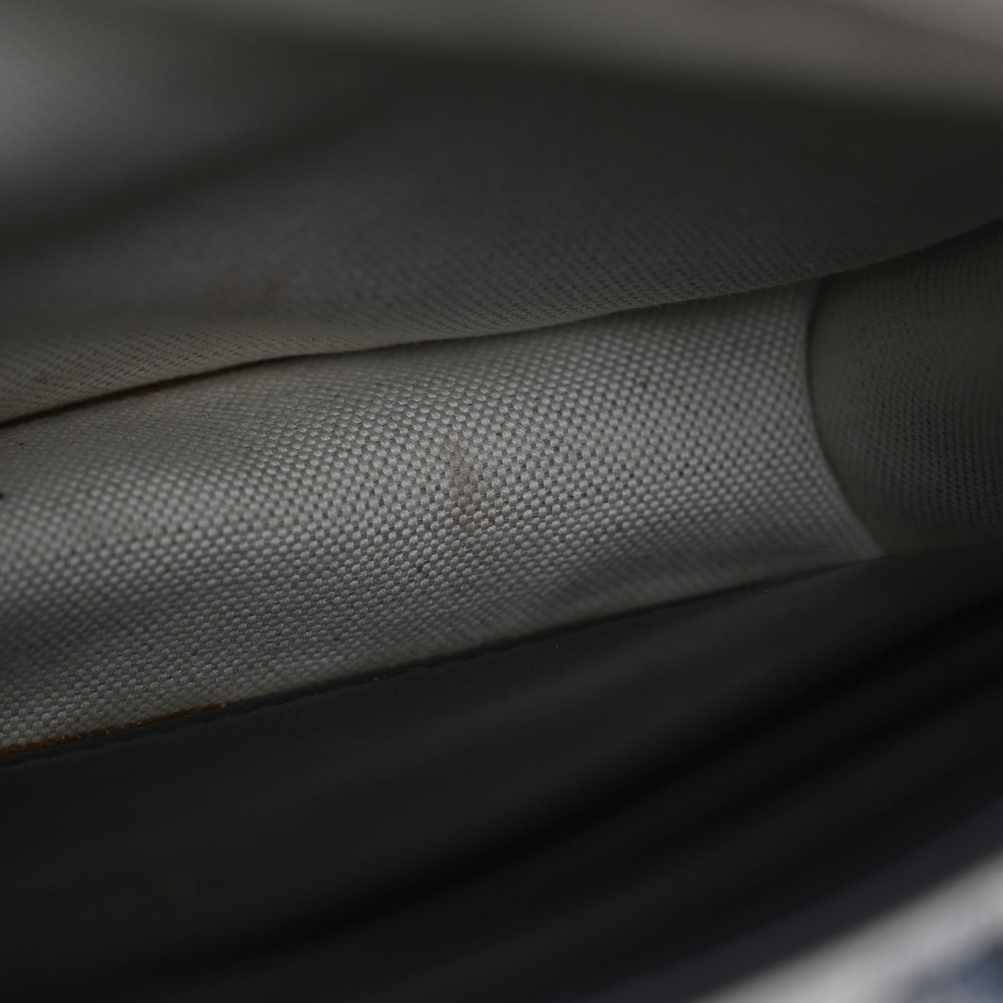 Oblique Saddle Chain Pouch Blue