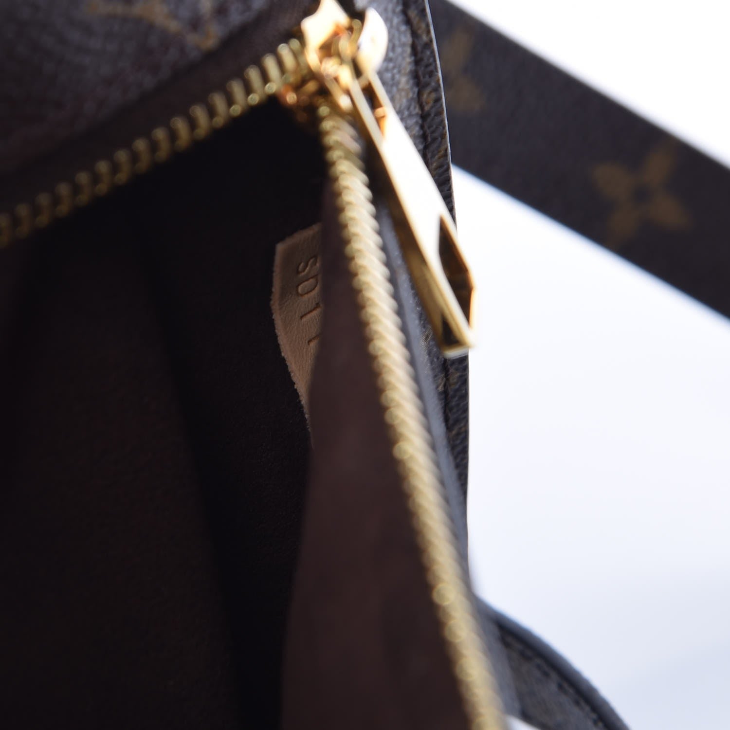 Louis Vuitton Monogram Pochette Metis 7 of 9