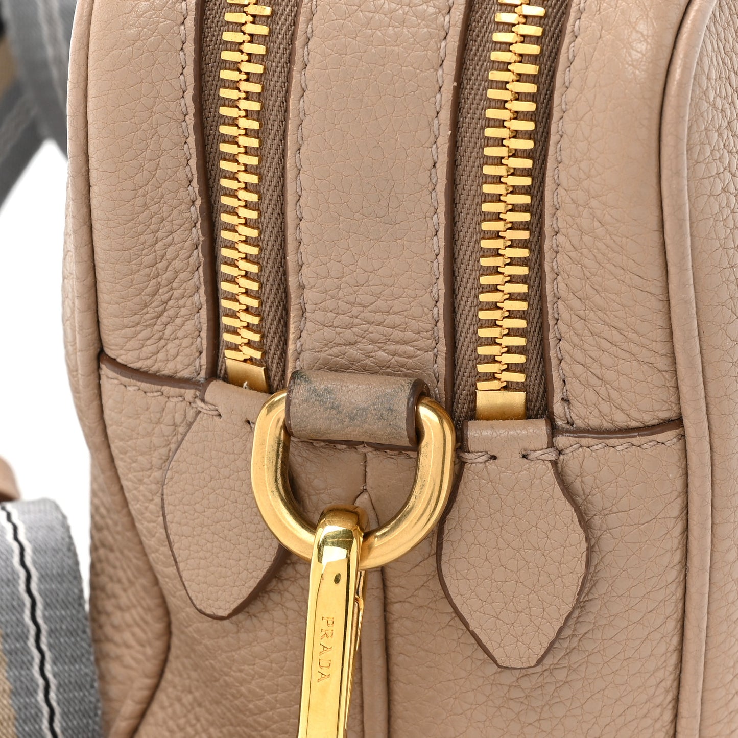 Vitello Daino Camera Crossbody Cammeo