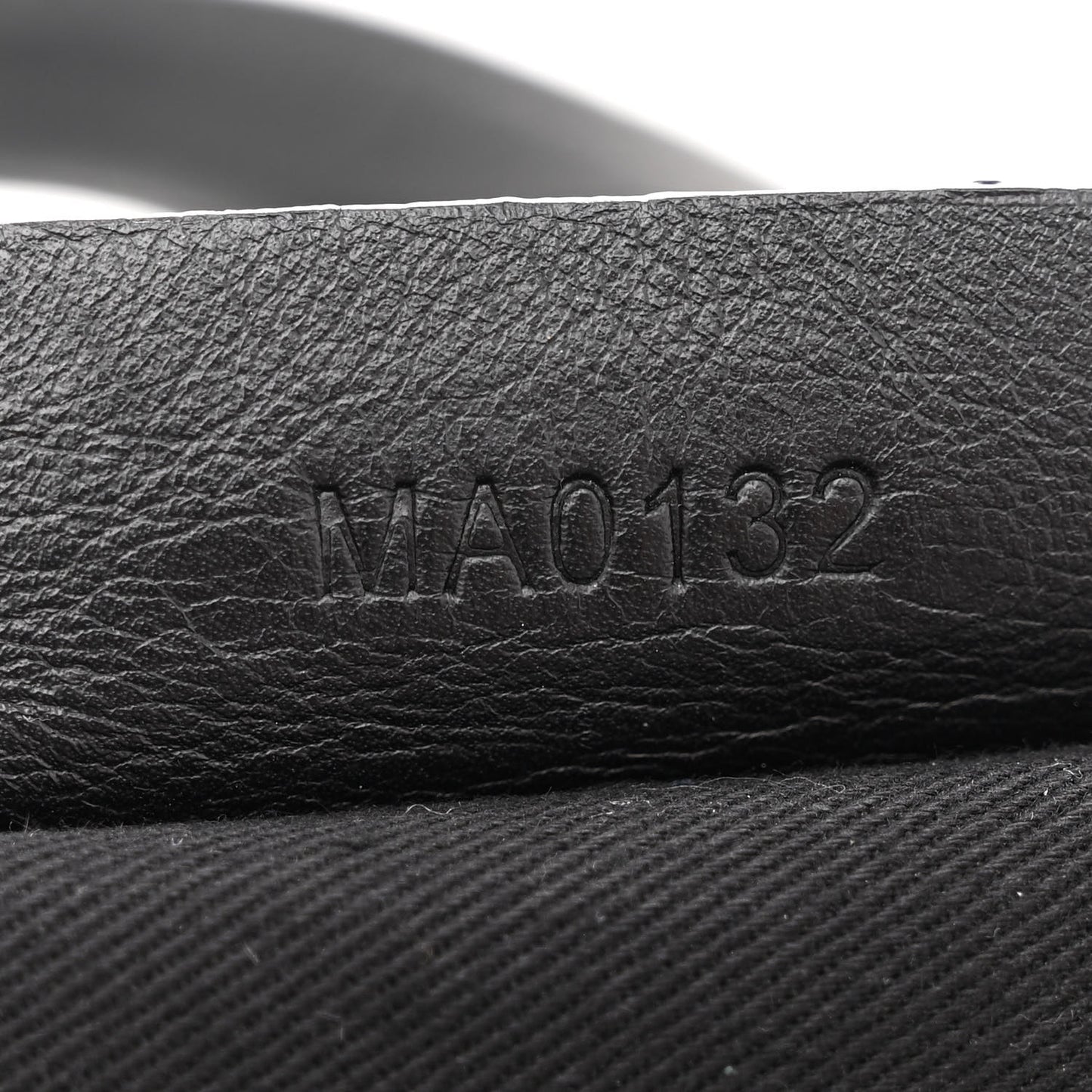 Waxy Grained Calfskin Medium Nightingale Black