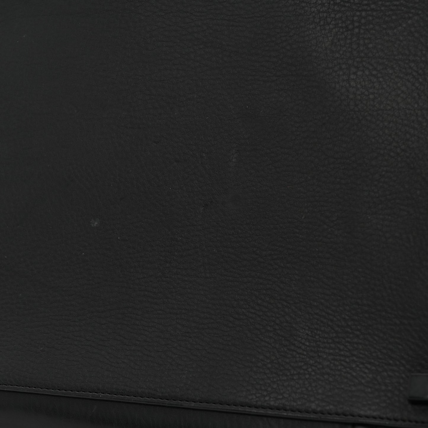 Smooth Calfskin Medium Phantom Luggage Black