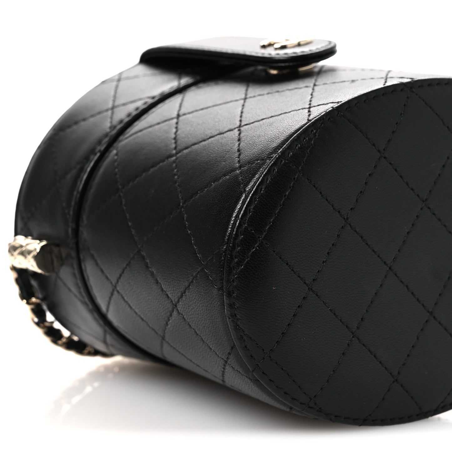Lambskin Quilted Round Vanity Case With Chain Black