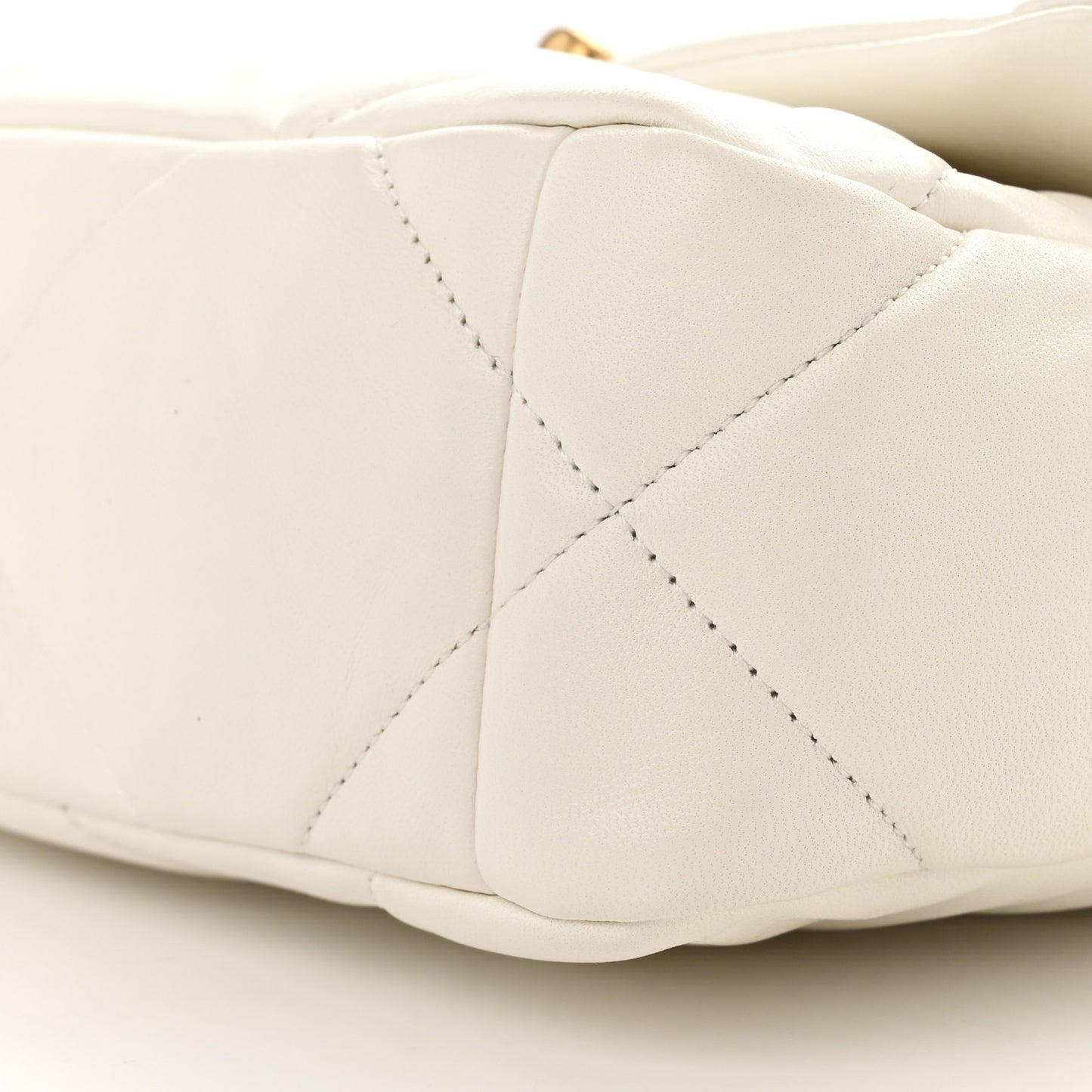 Lambskin Quilted Medium Chanel 19 Flap White