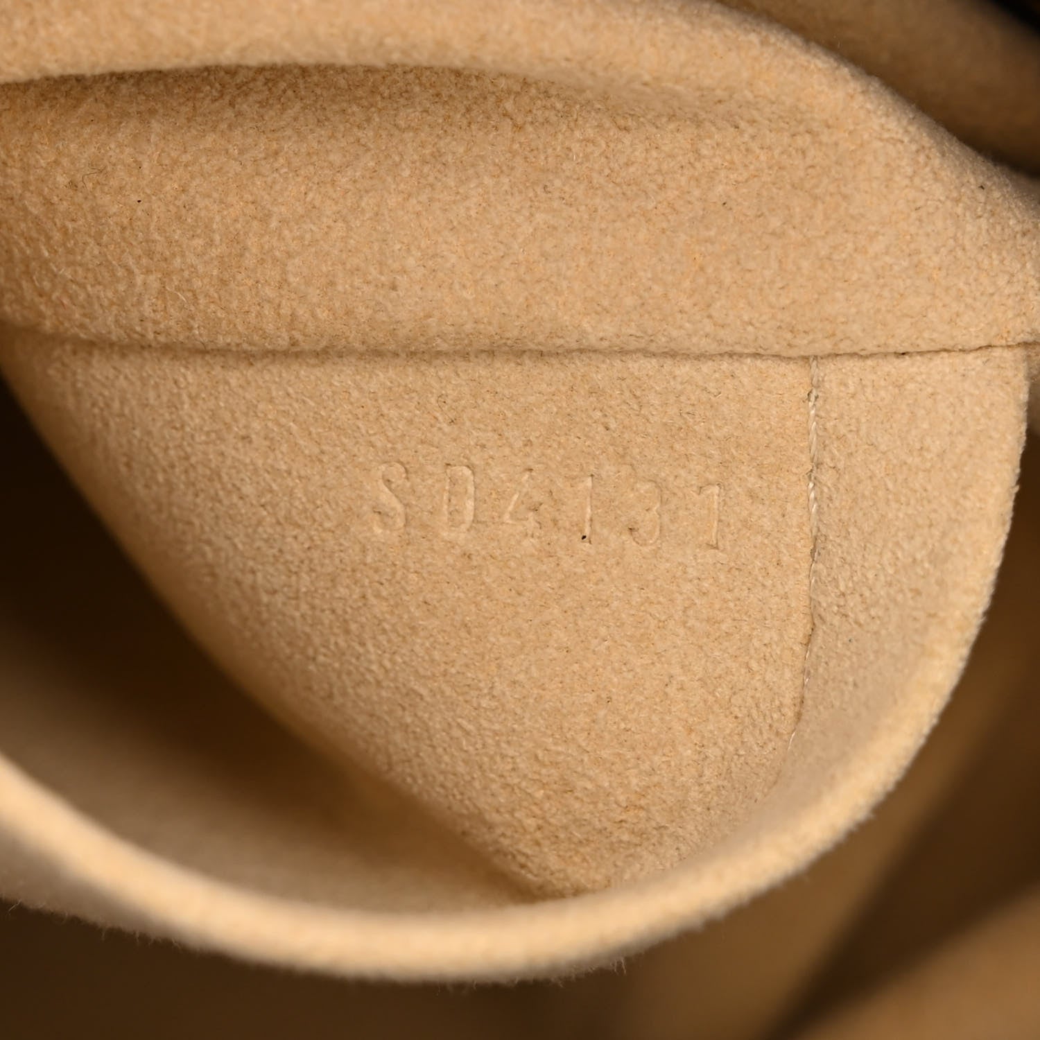 Louis Vuitton Monogram Artsy MM 7 of 14