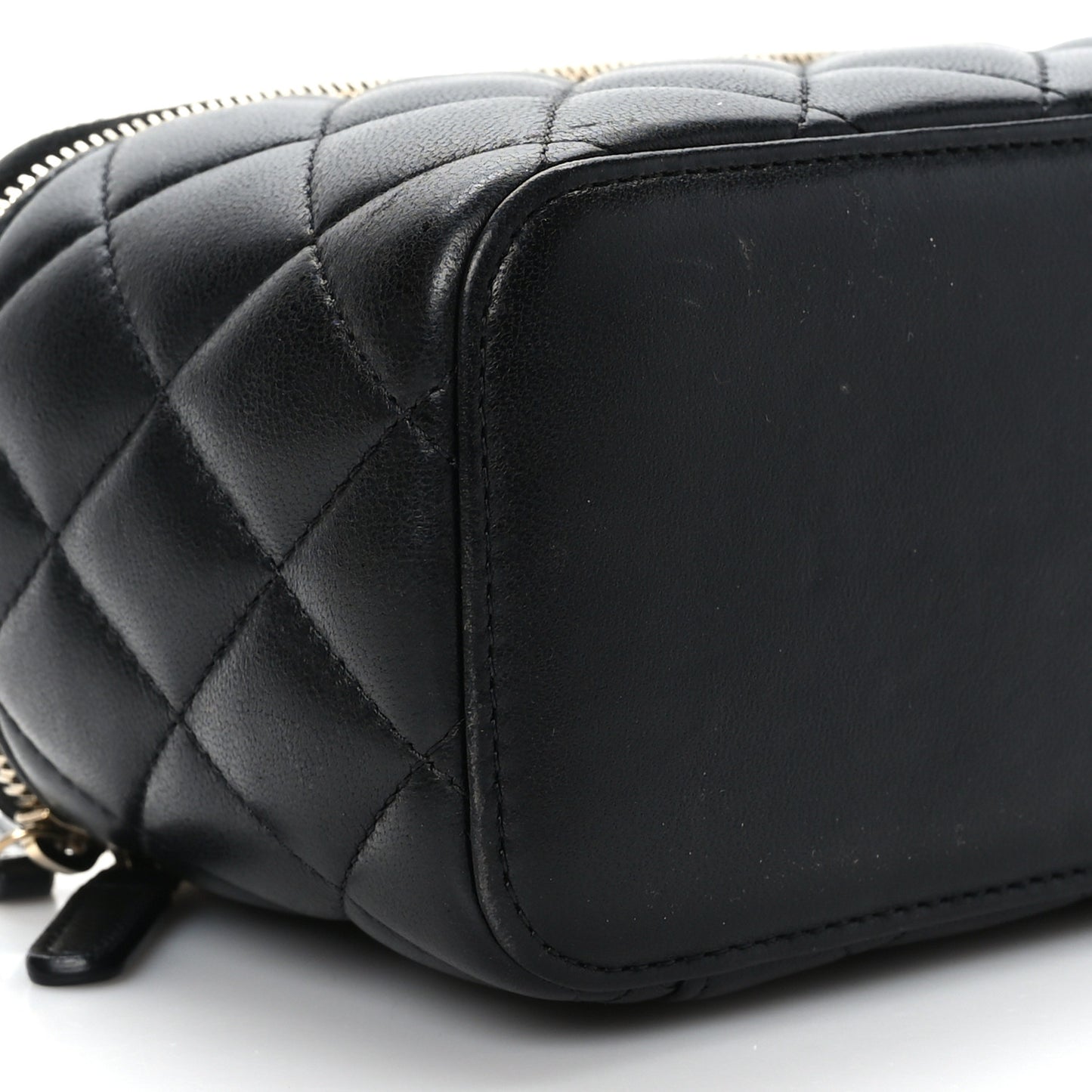 Lambskin Quilted Pearl Crush Small Vanity Case With Chain Black