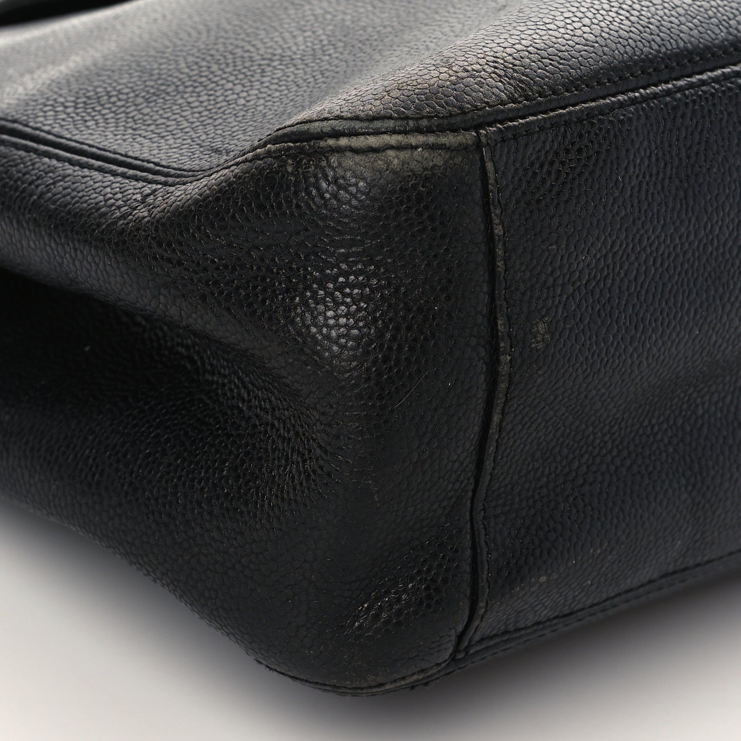 Caviar Shoulder Bag Black