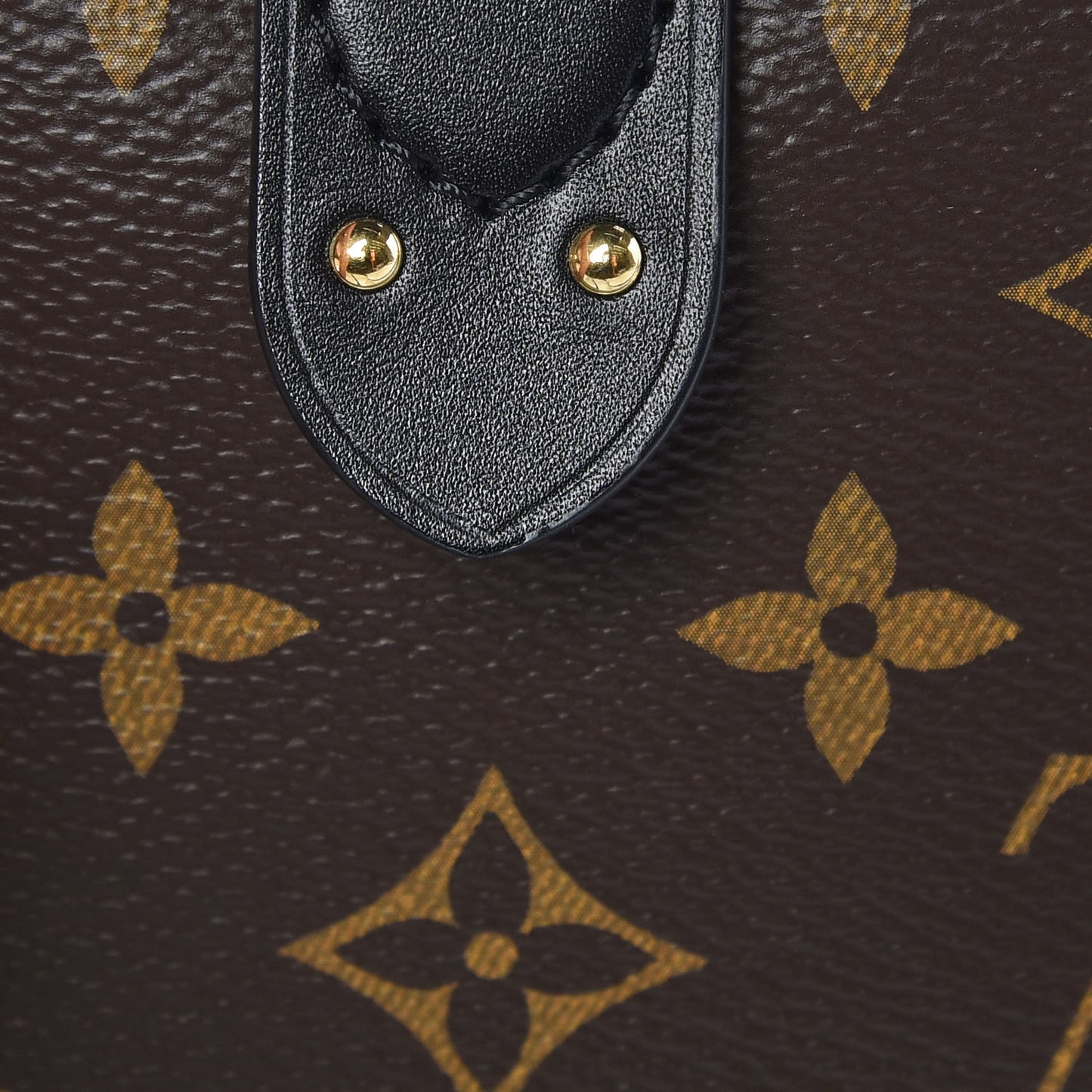 Reverse Monogram Chantilly Lock Black