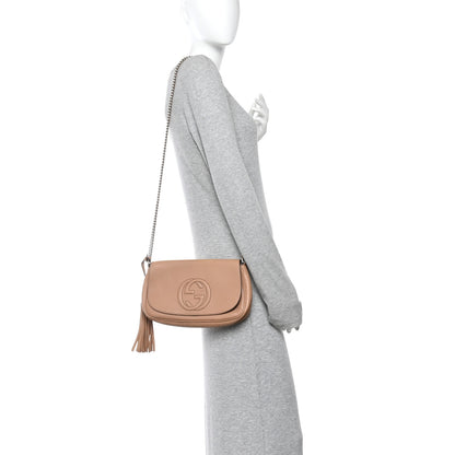 Gucci Pebbled Calfskin Medium Soho Flap Crossbody Camelia 2 of 10