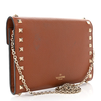 Valentino Garavani Pebbled Calfskin Rockstud Envelope Wallet on Chain Bright Cognac 3 of 10