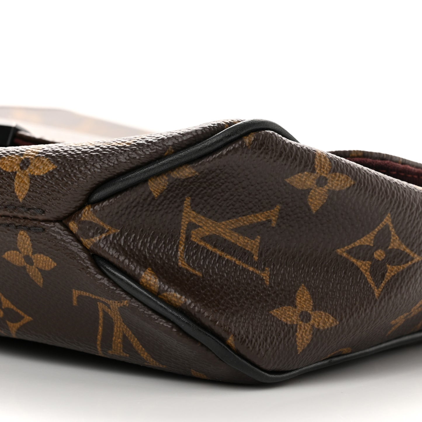 Monogram Macassar District MM
