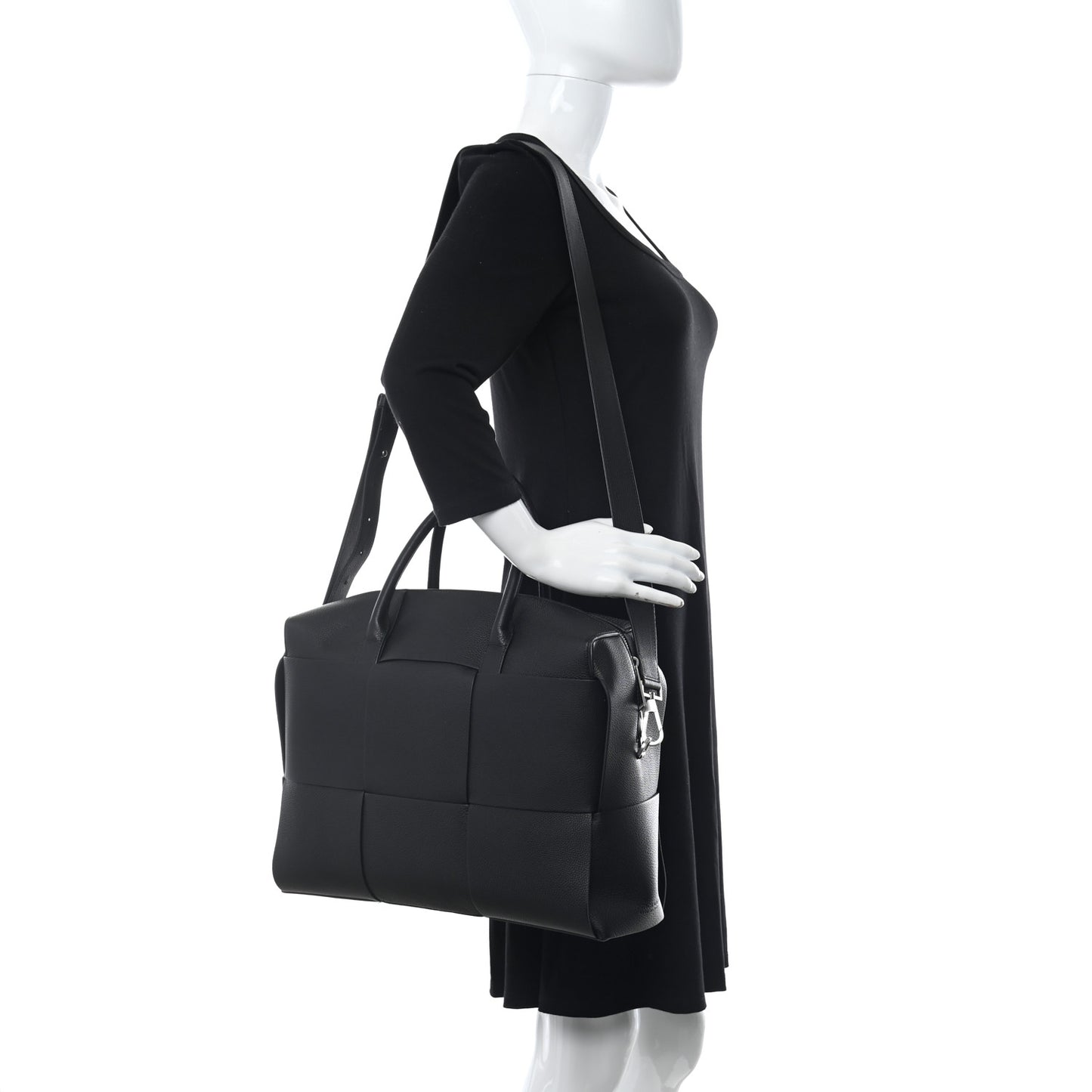 Calfskin Maxi Intrecciato Arco Black