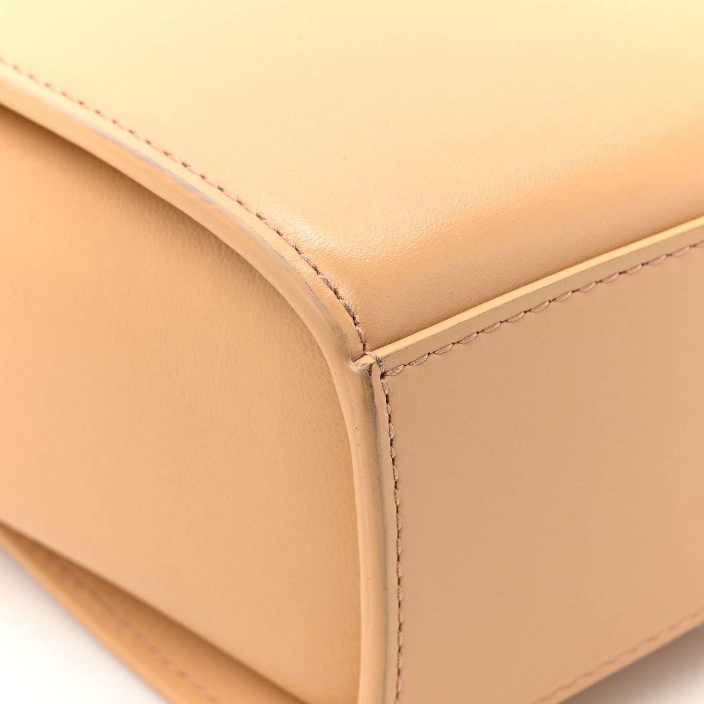 Box Calfskin Nappa Clip Bag Almond Gold