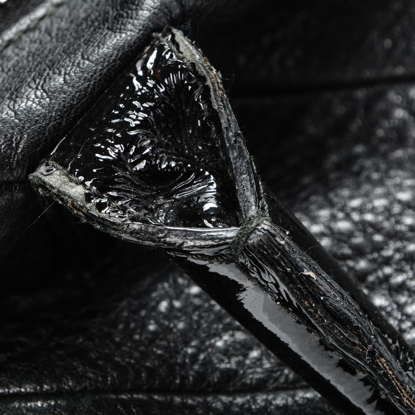Pebbled Lambskin Medium Easy Sac Black