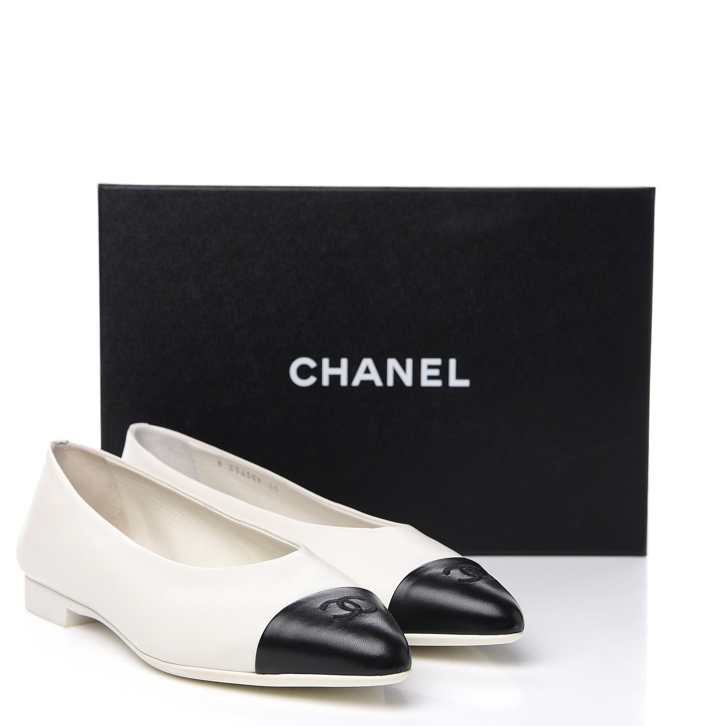 Glazed Lambskin Cap Toe Pointed Toe 40 White Black