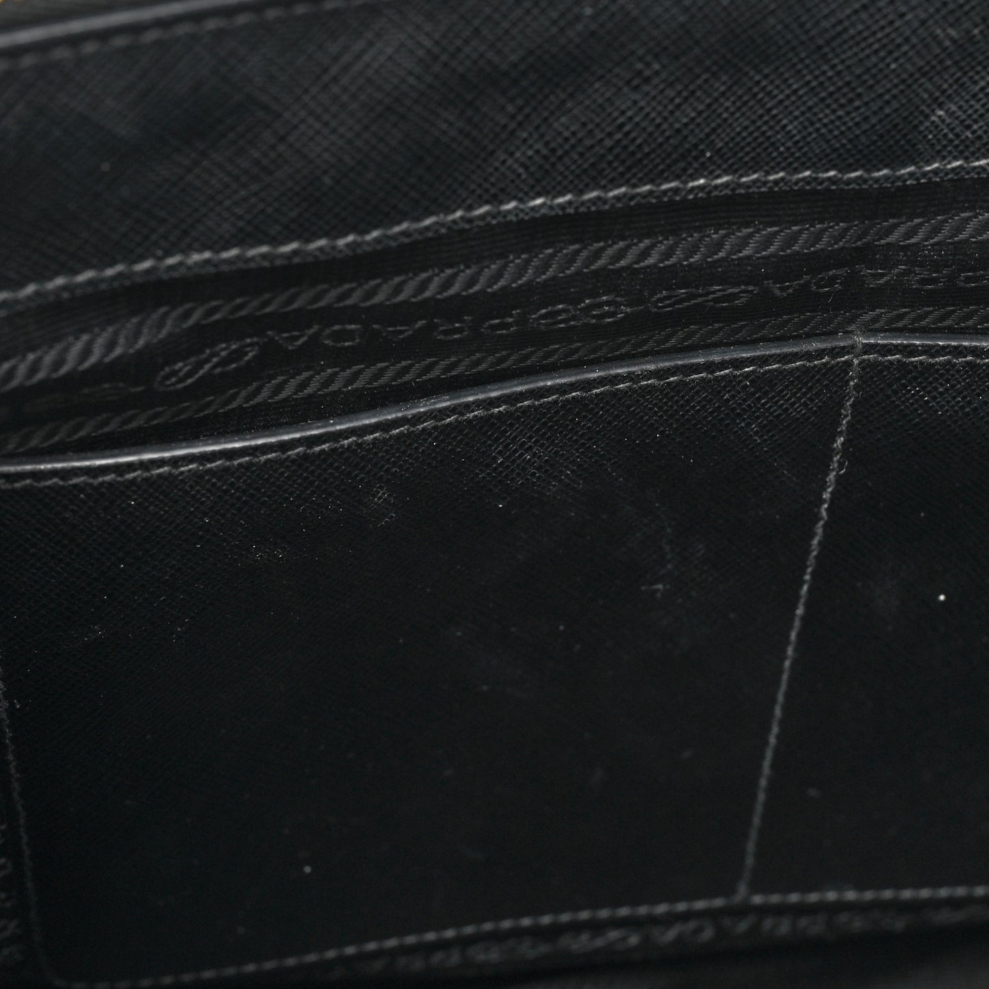 Saffiano Medium Galleria Double Zip Tote Black