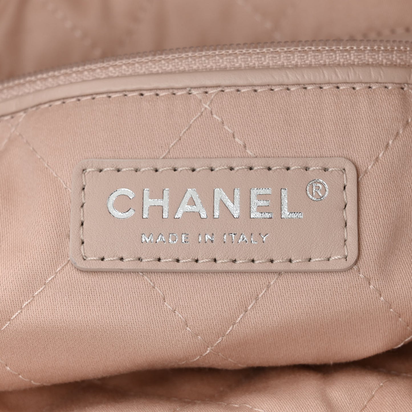 Shiny Calfskin Quilted Chanel 22 Ecru