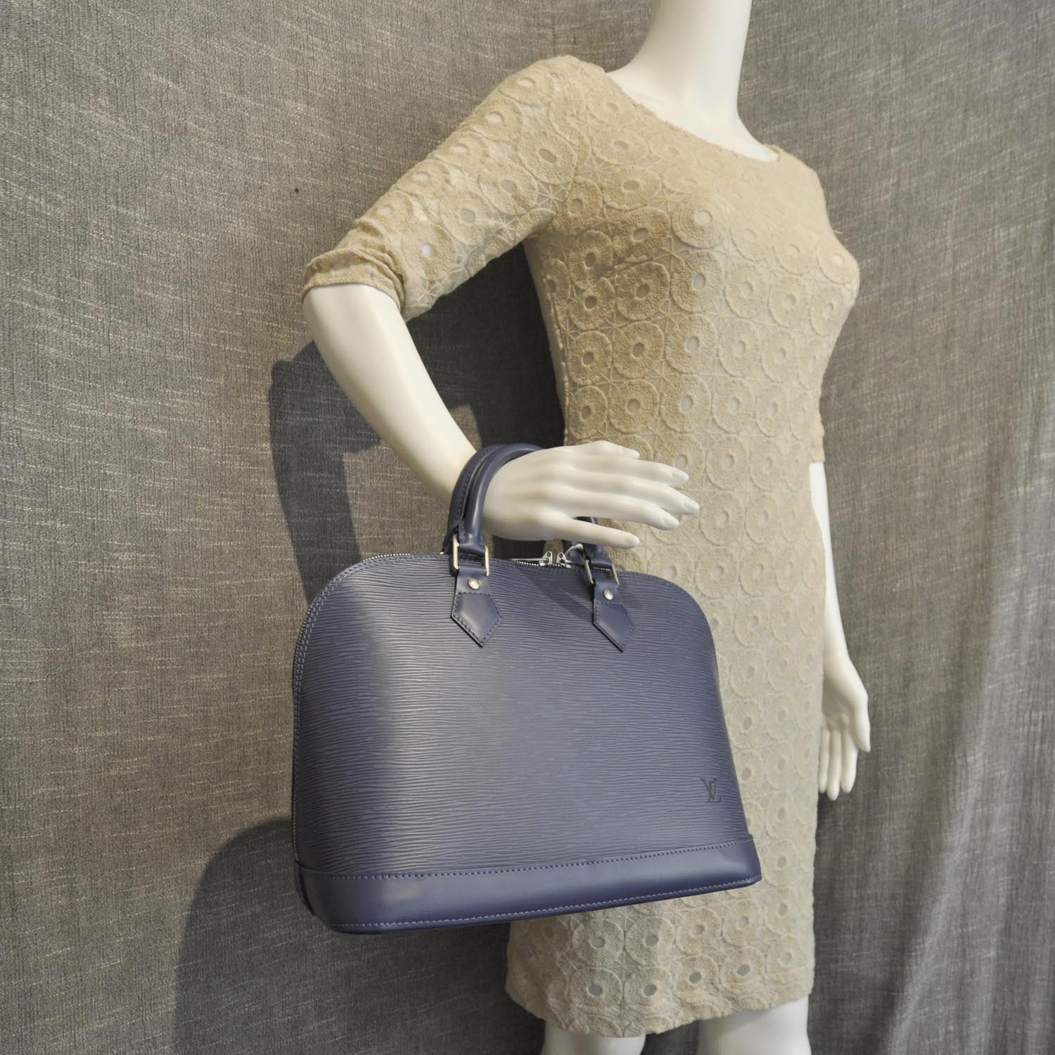 Louis Vuitton Epi Alma Myrtille 2 of 9