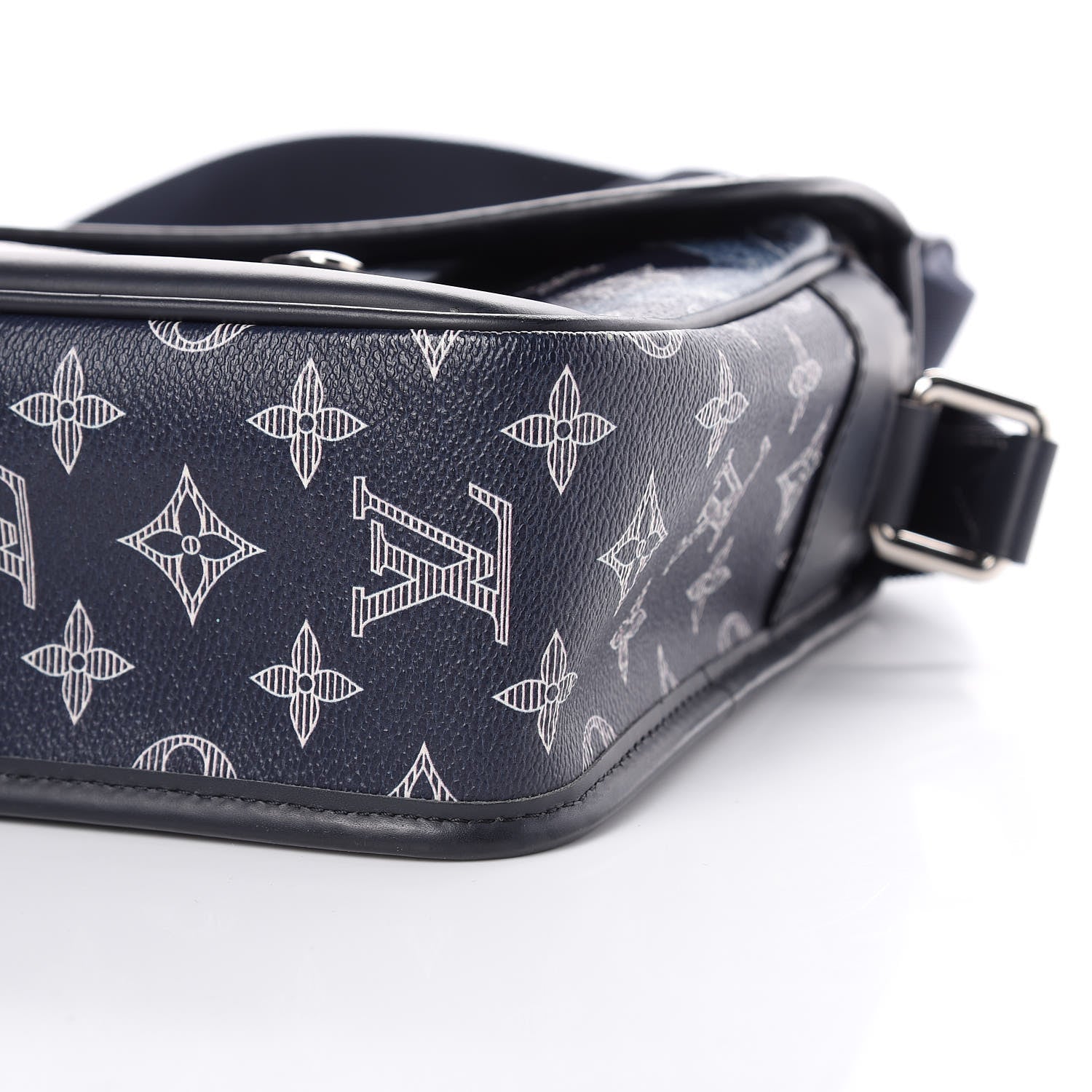 Louis Vuitton Savane Monogram Chapman Messenger PM Encre 10 of 10