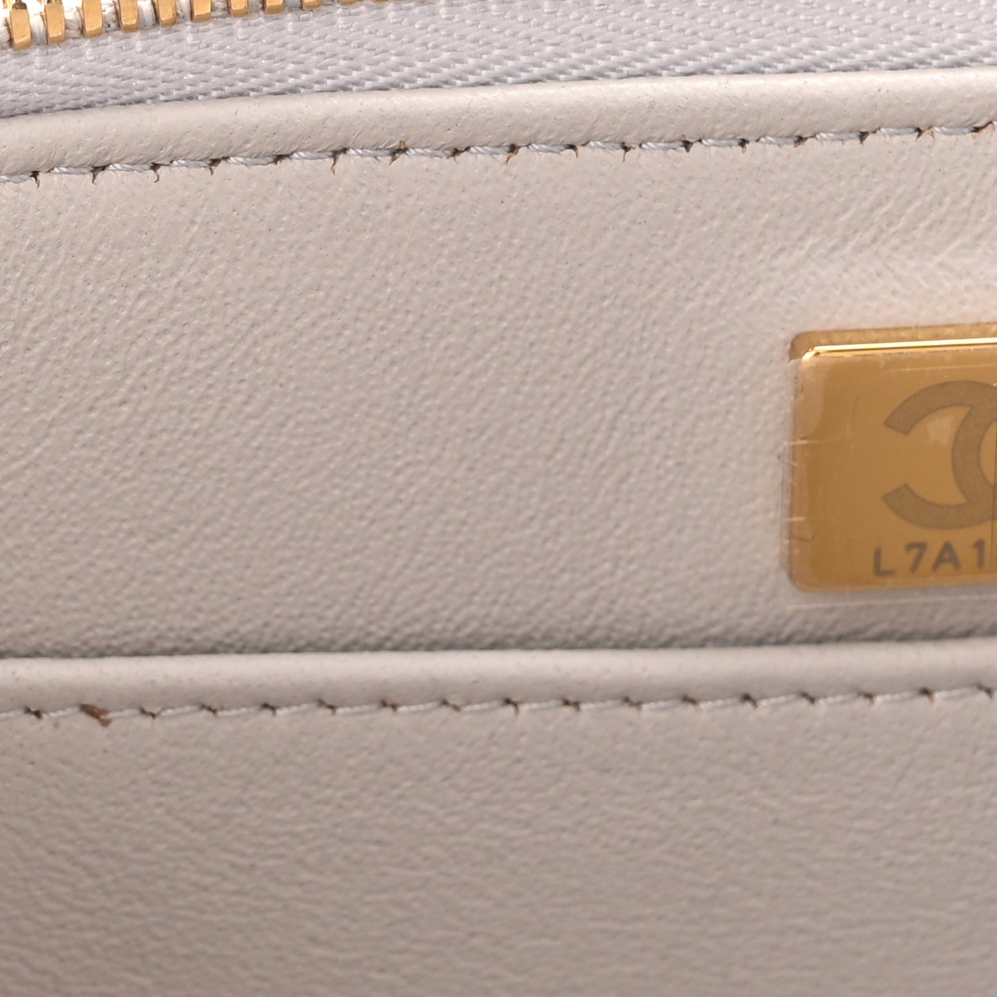 Caviar Quilted Small Top Handle Vanity Case With Chain Grey