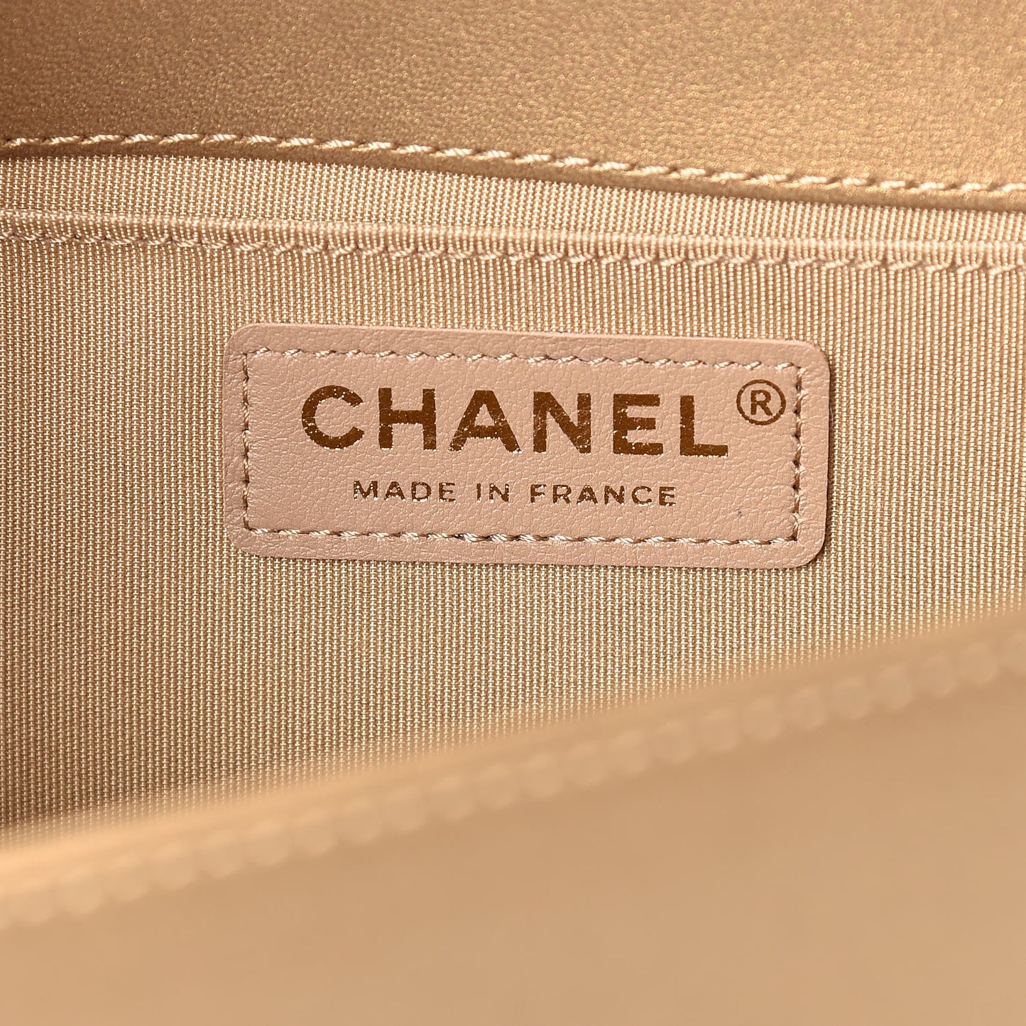 Metallic Lambskin Medium Scaled Boy Flap Gold