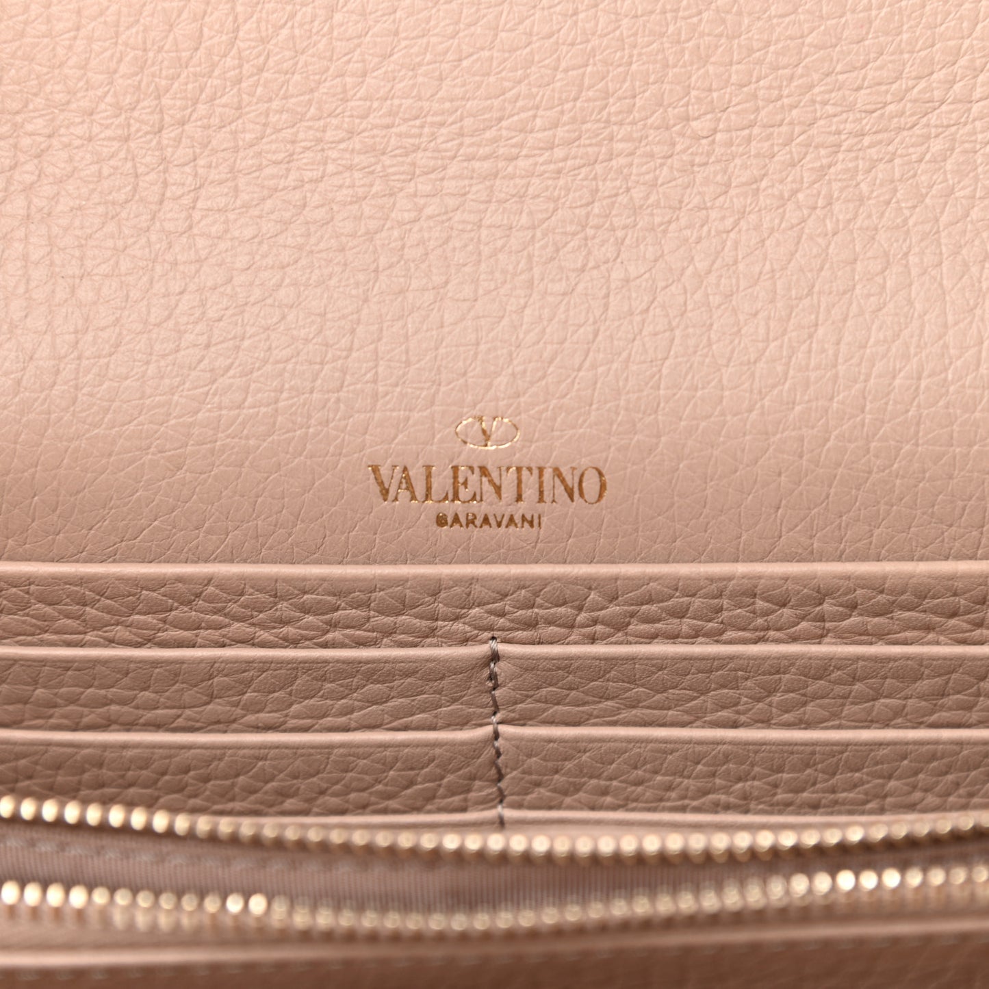 Pebbled Calfskin Rockstud Envelope Wallet on Chain Poudre