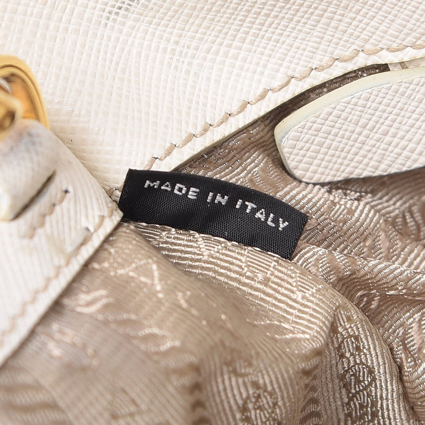 Saffiano Medium Galleria Double Zip Tote Talco