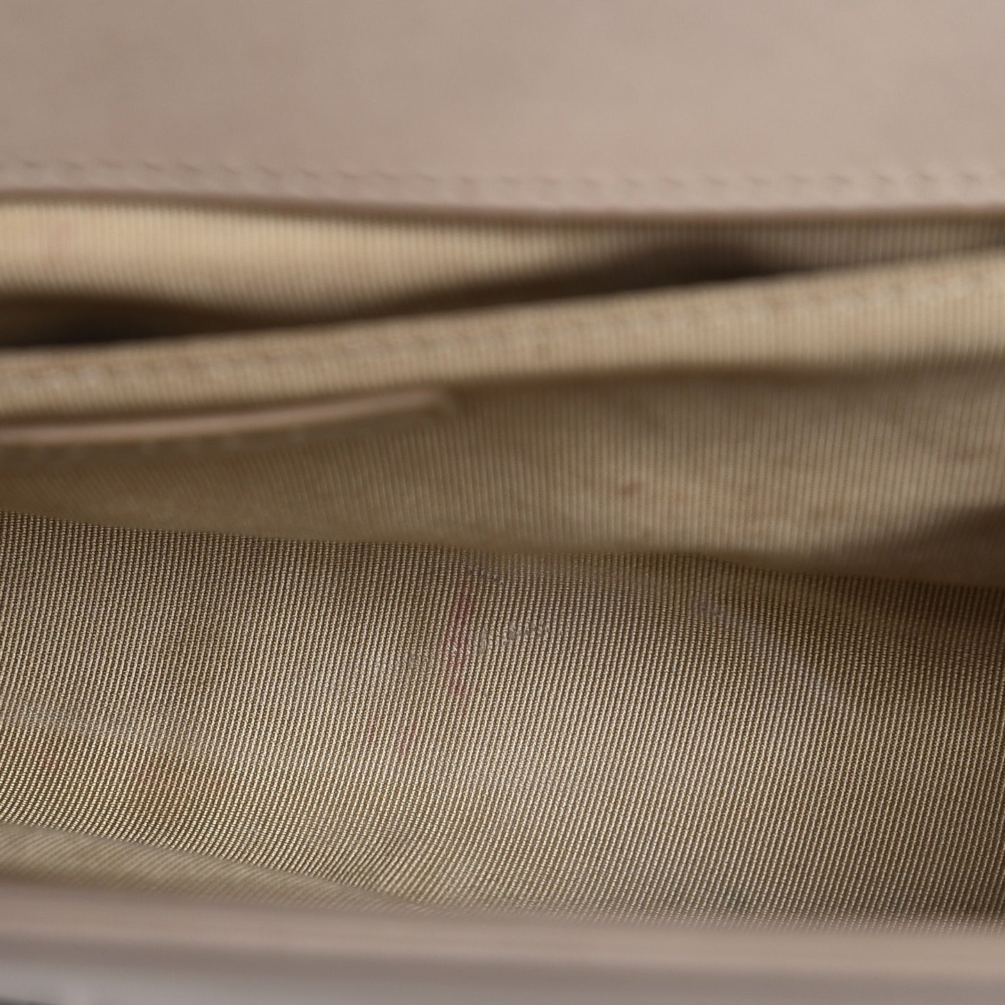 Patent Chevron Medium Boy Flap Beige