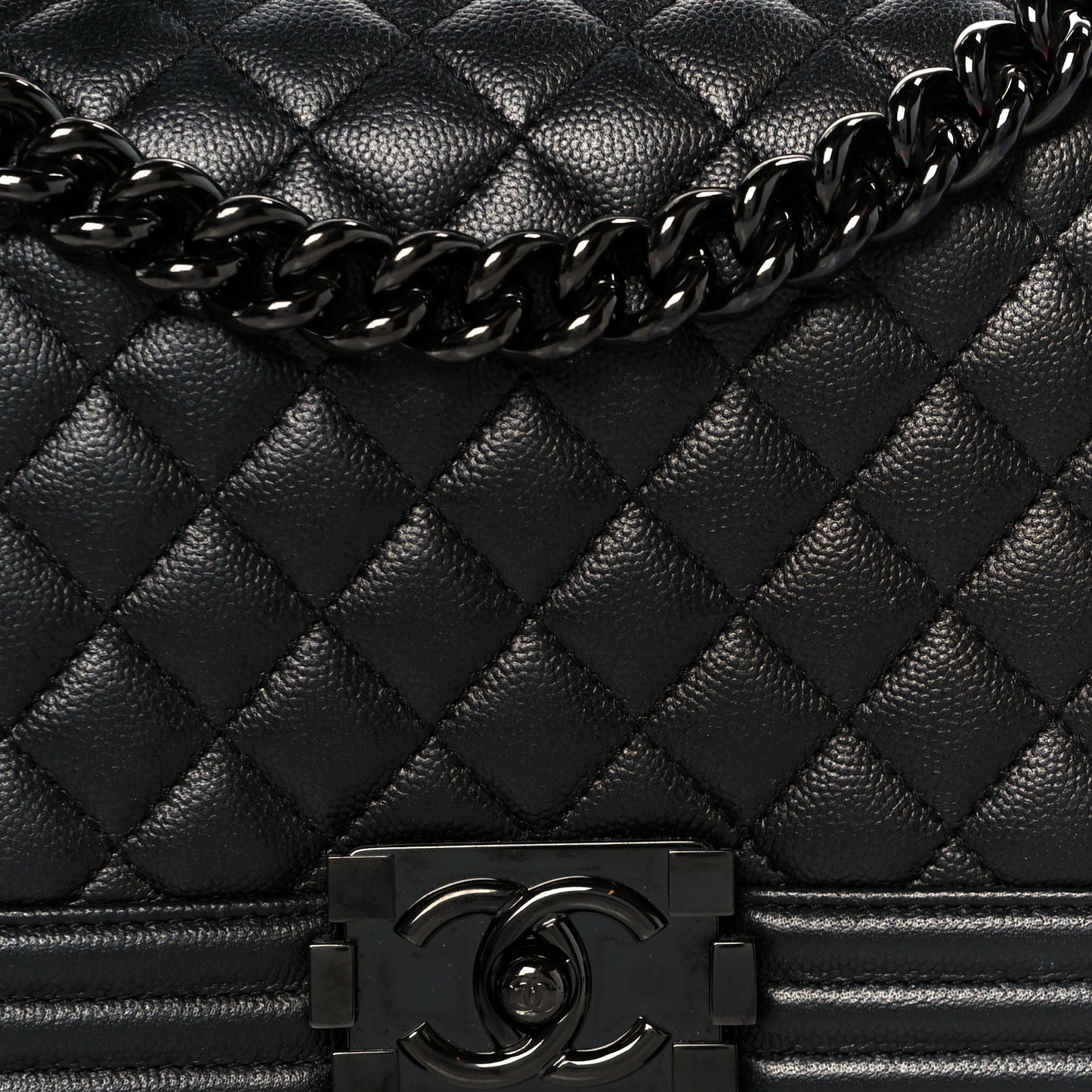 Caviar Quilted Medium Boy Flap So Black