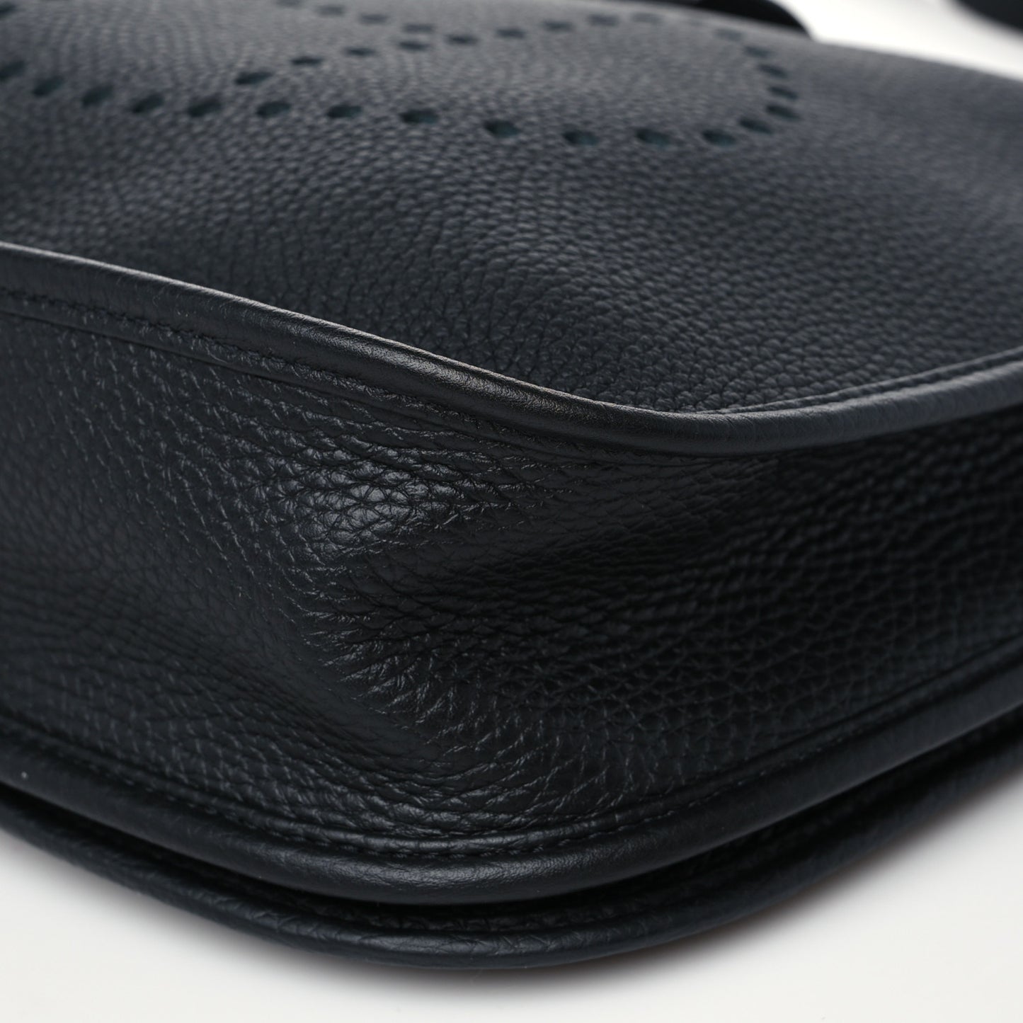 Taurillon Clemence Evelyne III PM Black