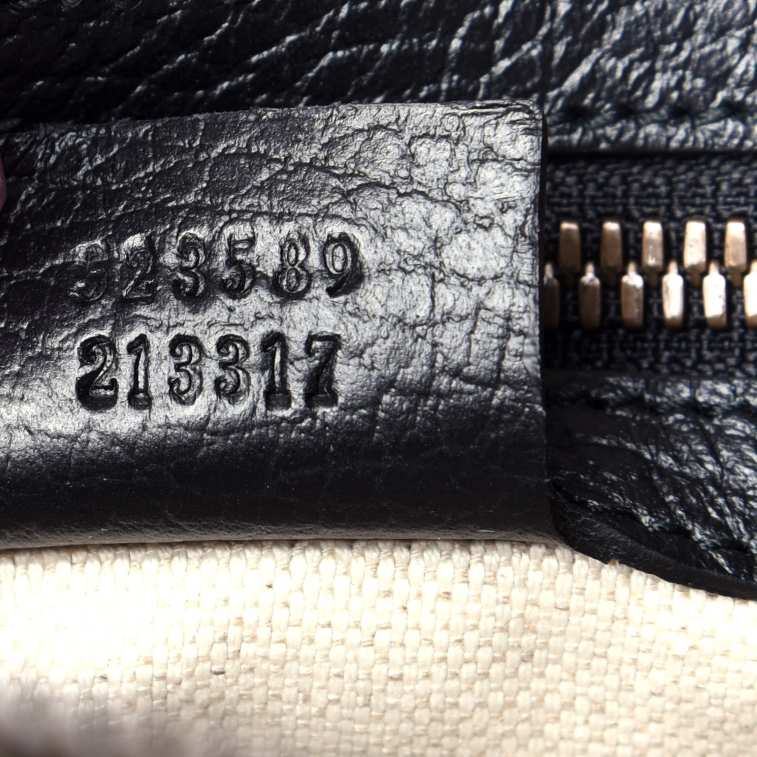Gucci Pebbled Calfskin Logo Messenger Bag Black 7 of 9